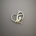 Любов към плуването – Дамски спортен медальон от сребро 925 с частично позлатено покритие – Ръчно изработено спортно бижу – Идеален подарък за жена, фенка на плуването – SSJ