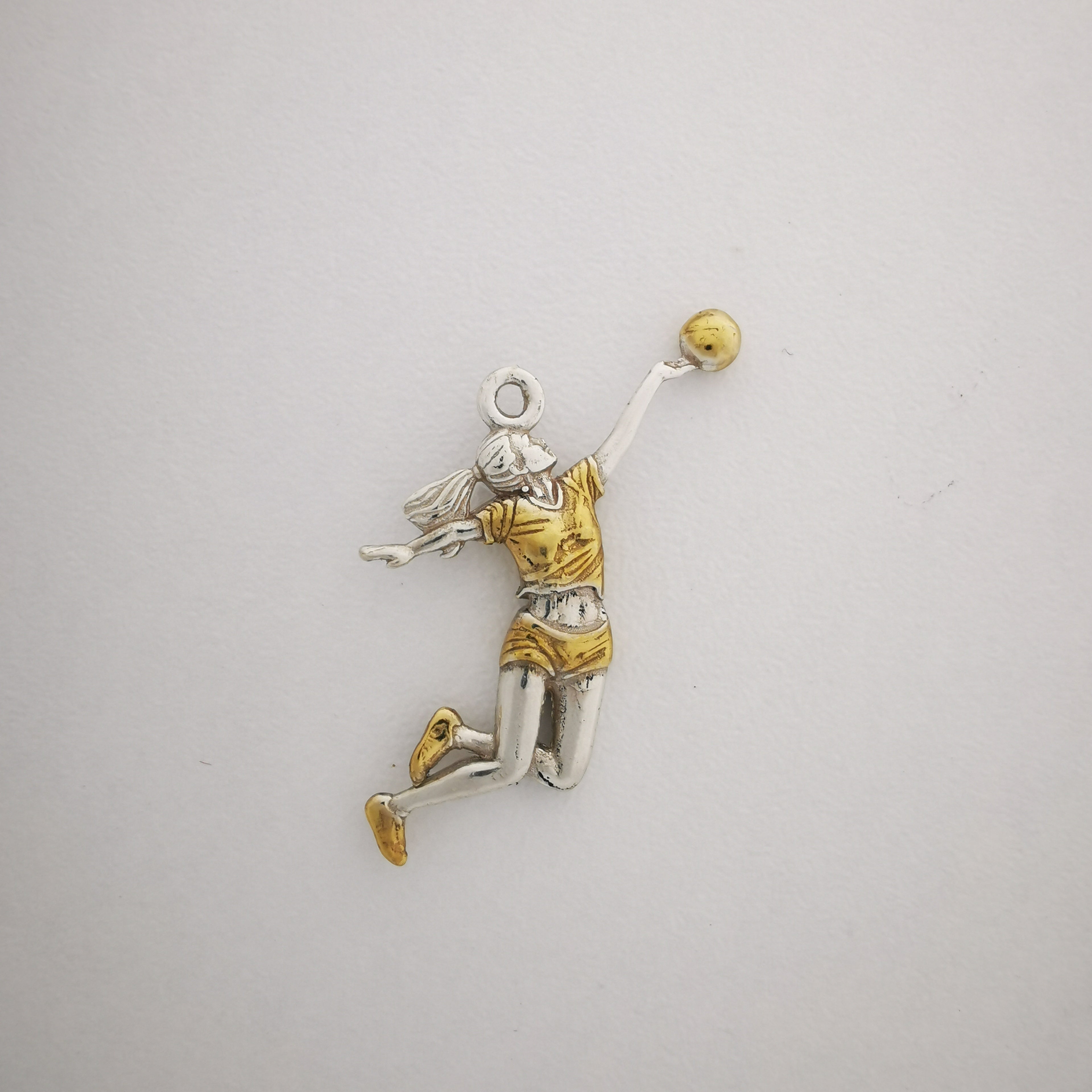 Волейболистка – Женски спортен медальон от класическо сребро 925 – Ръчно изработено бижу/талисман – Идеален подарък – SSJ