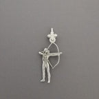 Стрелба с лък – Дамски спортен медальон от сребро 925 в класическо сребро – Ръчно изработено спортно бижу – Идеален подарък за жена, фенка на стрелбата с лък – SSJ