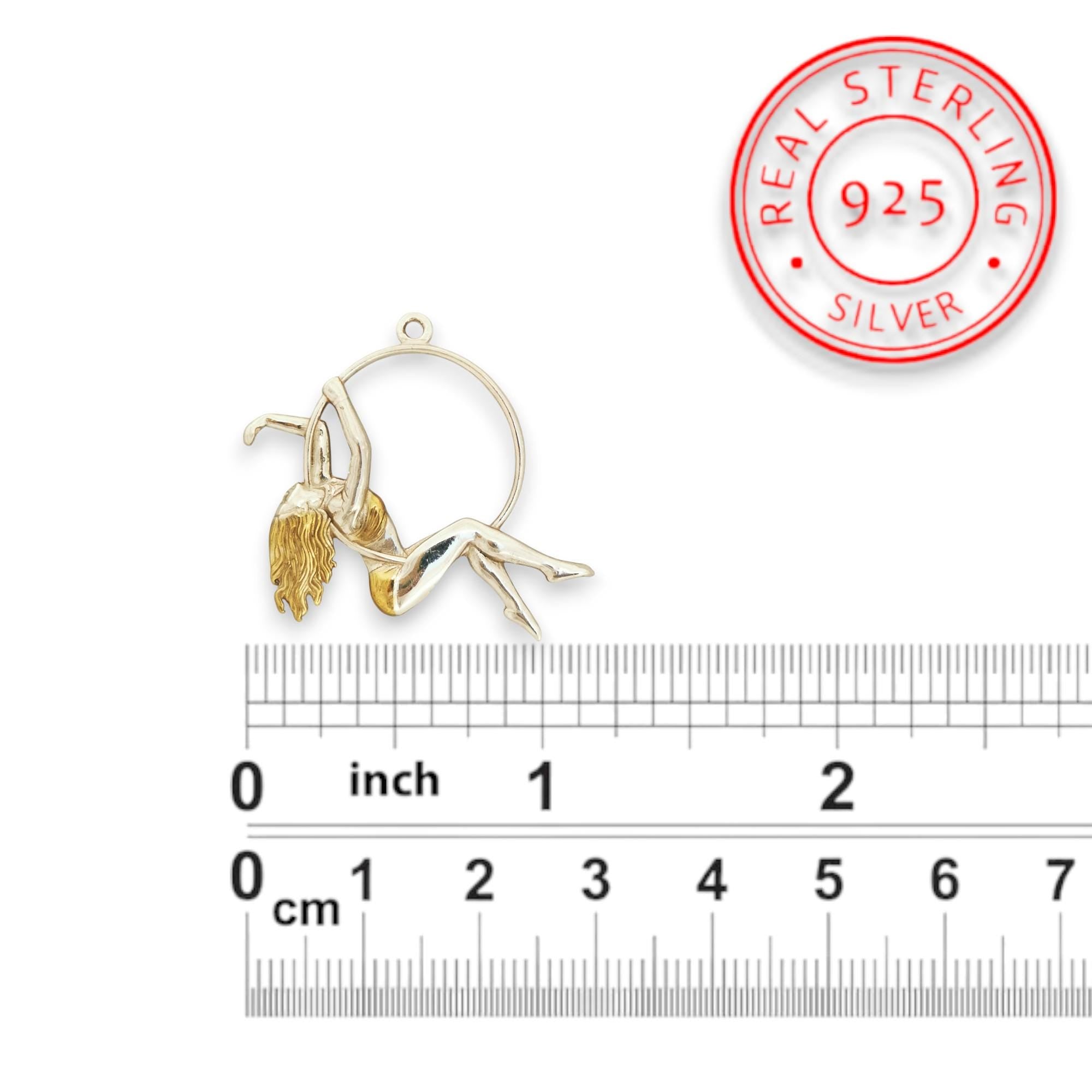 Въздушна акробатика – Женски спортен медальон от сребро 925 с частично позлатено покритие – Ръчно изработено бижу талисман за гимнастички и танцьорки – Идеален подарък за спортист, треньор или артист – SSJ