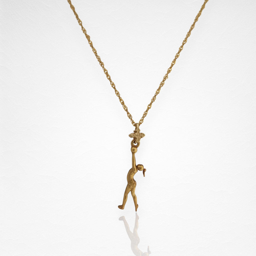 Художествена гимнастика (съчетание с топка) – Дамски спортен медальон от сребро 925 с позлатено покритие – Ръчно изработено спортно бижу – Идеален подарък за жена, фенка на художествената гимнастика – SSJ