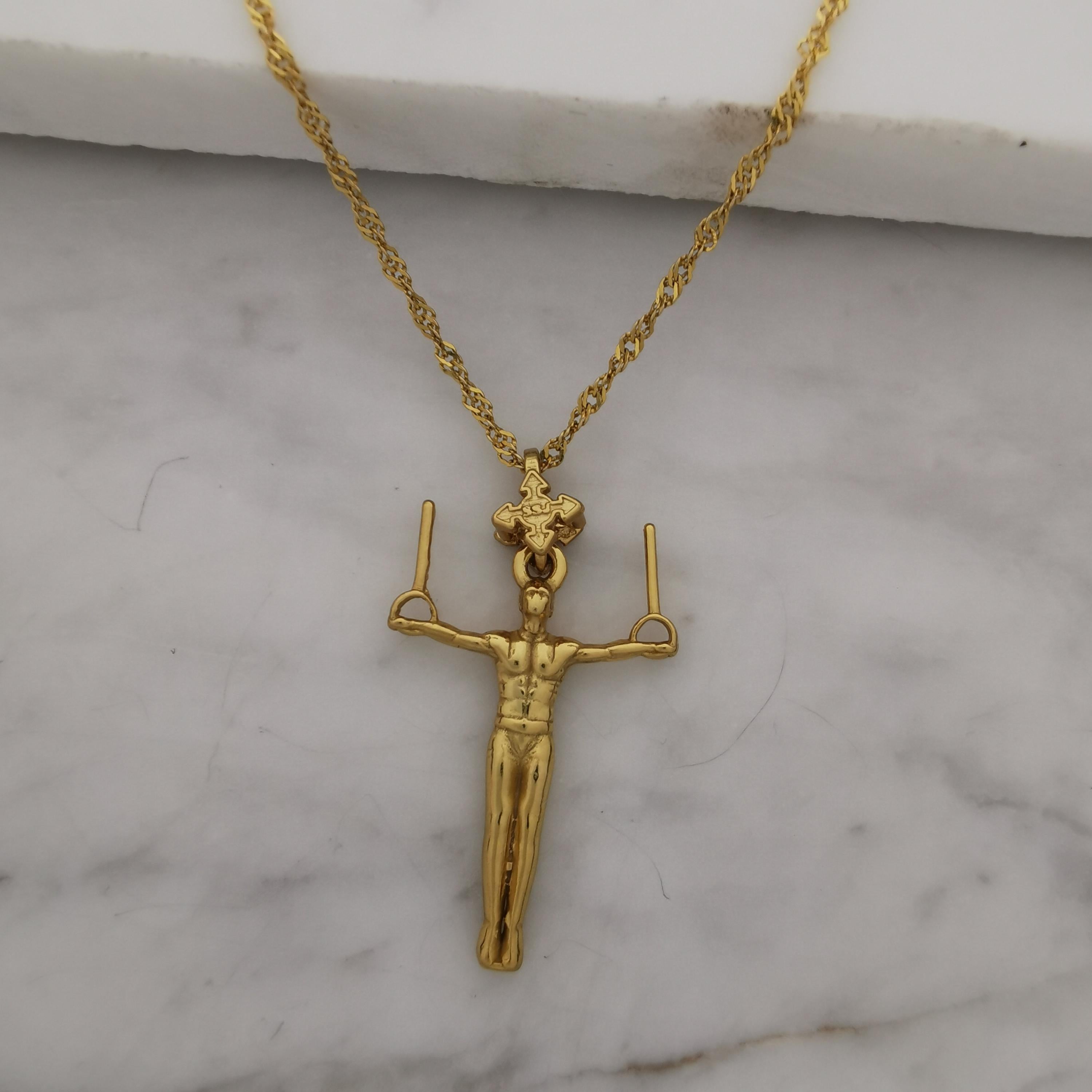 Мъжки спортен медальон от сребро 925 – Позлатено бижу талисман за гимнастици и спортисти – Ръчно изработен медальон „Гимнастик на халки“ – Идеален подарък за спортист, треньор или фен – SSJ