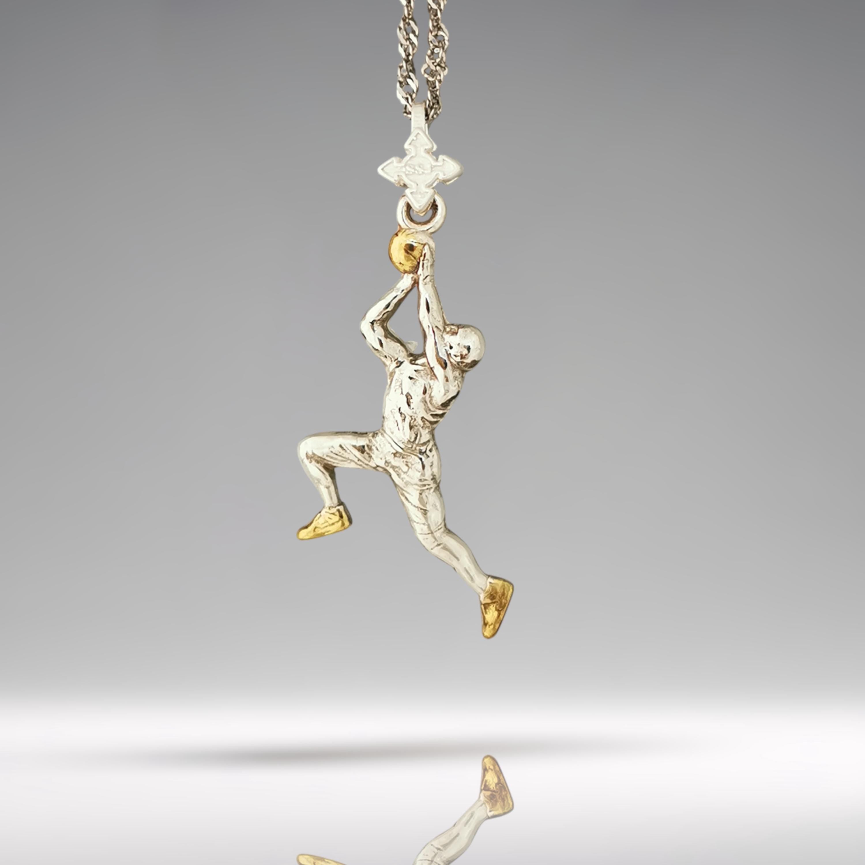 Баскетбол – Мъжки спортен медальон от сребро 925 с частично позлатено покритие – Ръчно изработено бижу талисман за баскетболисти и фенове – Идеален подарък за спортист, треньор или почитател – SSJ