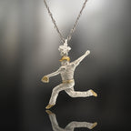 Бейзбол – Мъжки спортен медальон за бейзболист питчър от сребро 925 с частично позлатено покритие – Ръчно изработено бижу талисман – Идеален подарък за спортисти, треньори и фенове – SSJ