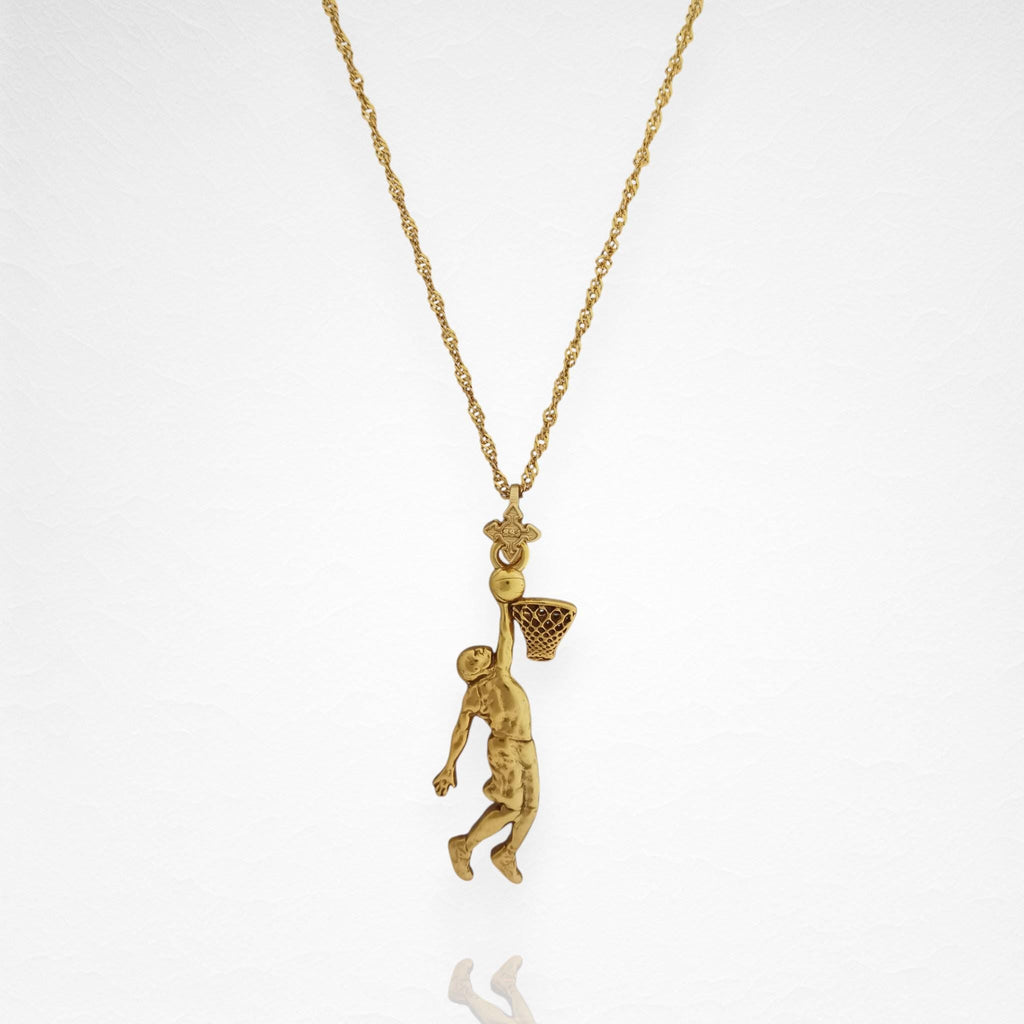 Баскетбол – Мъжки спортен медальон от сребро 925 с позлатено покритие – Ръчно изработено бижу талисман за баскетболисти и фенове – Идеален подарък за спортист или треньор – SSJ
