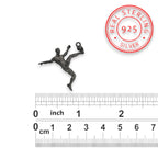 Футболист (задна ножица) – Мъжки спортен медальон от сребро 925 с оксидирано покритие – Ръчно изработено спортно бижу – Идеален подарък за мъж, фен на футбола – SSJ