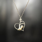 Любов към плуването – Дамски спортен медальон от сребро 925 с частично позлатено покритие – Ръчно изработено спортно бижу – Идеален подарък за жена, фенка на плуването – SSJ