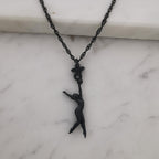 Художествена гимнастика (съчетание с топка) – Дамски спортен медальон от сребро 925 с оксидирано покритие – Ръчно изработено спортно бижу – Идеален подарък за жена, фенка на художествената гимнастика – SSJ