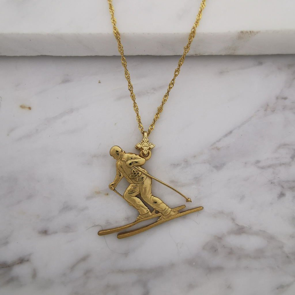 Скиор – Унисекс спортен медальон от сребро 925 с позлатено покритие – Ръчно изработено спортно бижу – Идеален подарък за фен на зимните спортове – SSJ