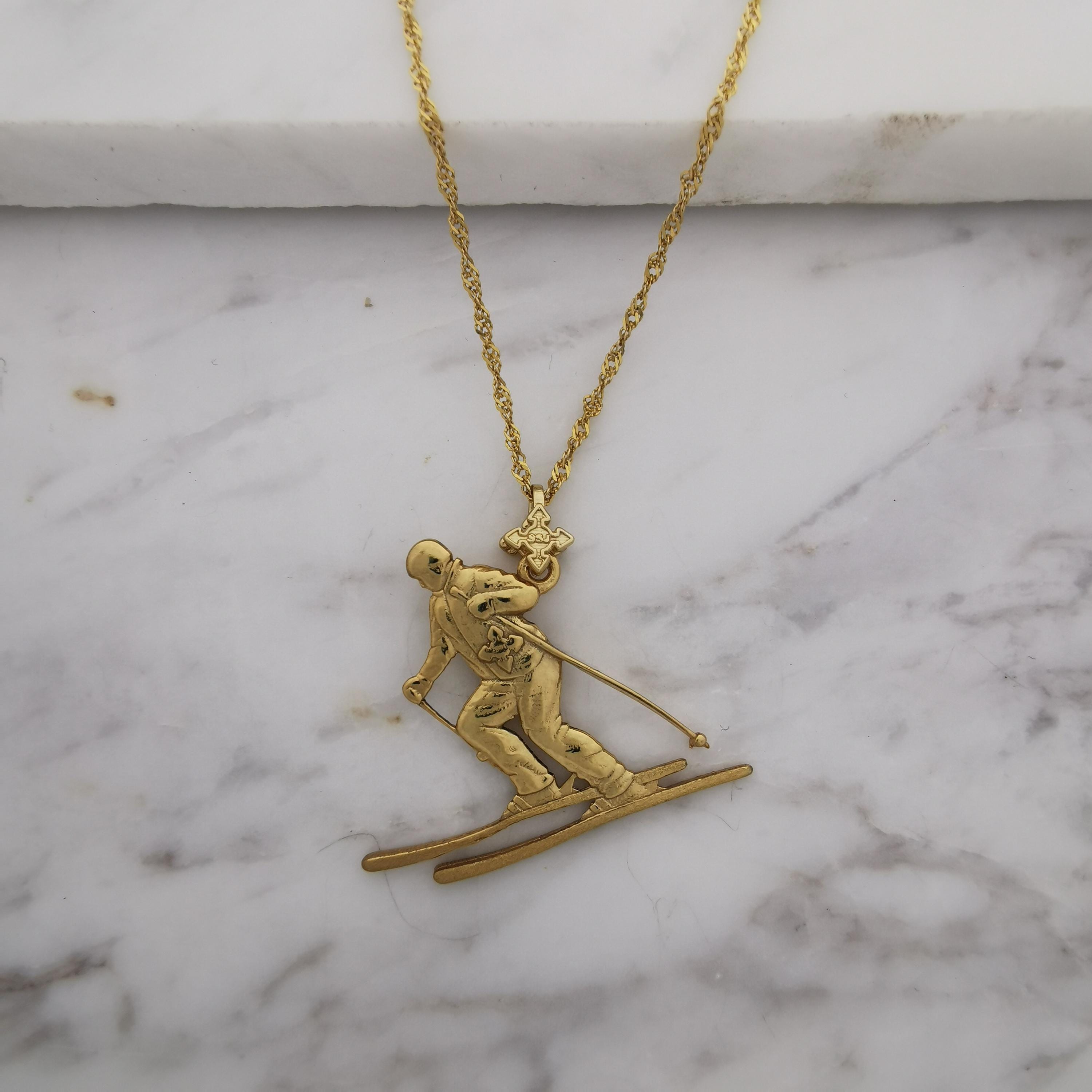 Скиор – Унисекс спортен медальон от сребро 925 с позлатено покритие – Ръчно изработено спортно бижу – Идеален подарък за фен на зимните спортове – SSJ