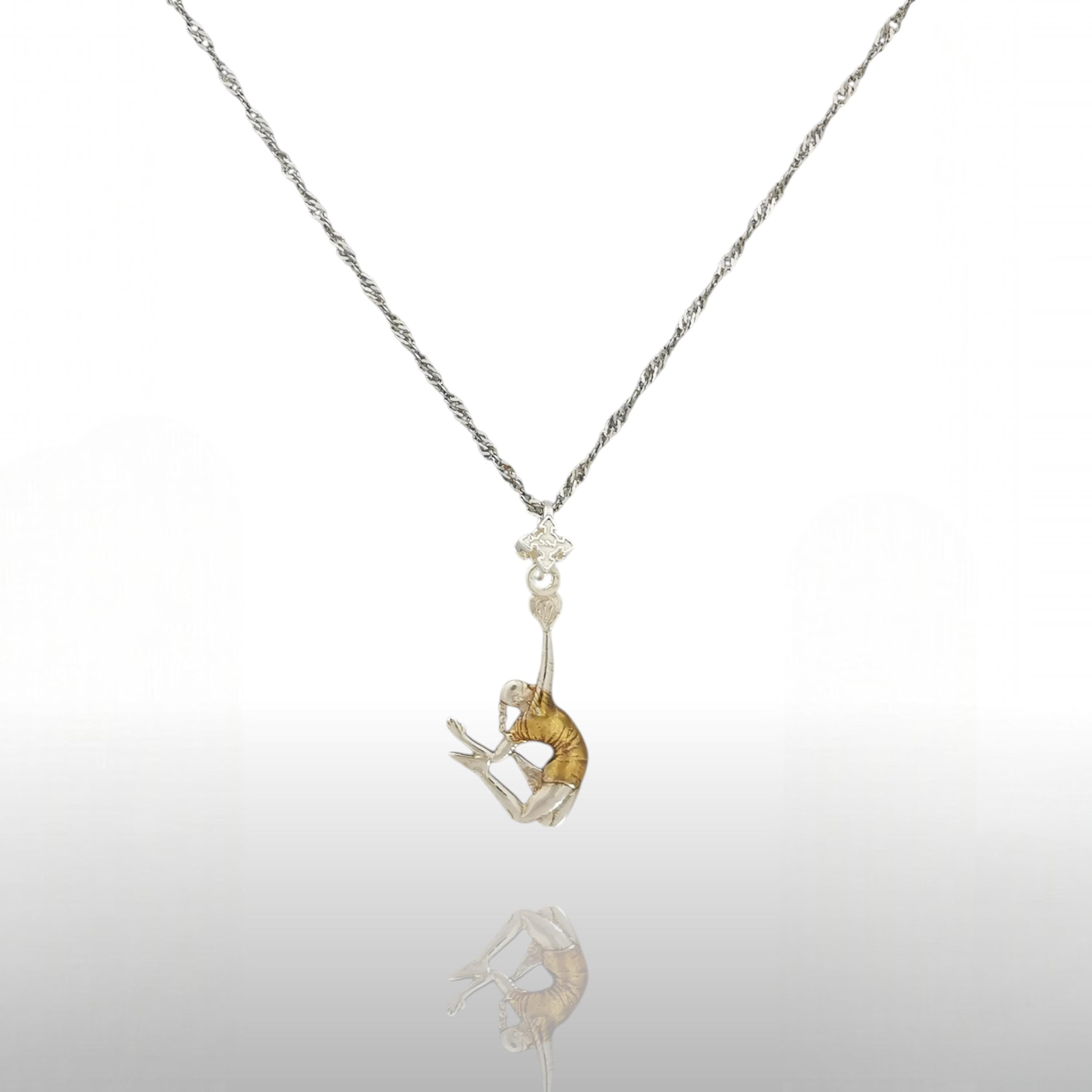 Волейболистка – Женски спортен медальон с частично позлатено покритие – Сребро 925 – Ръчно изработено бижу/талисман – SSJ