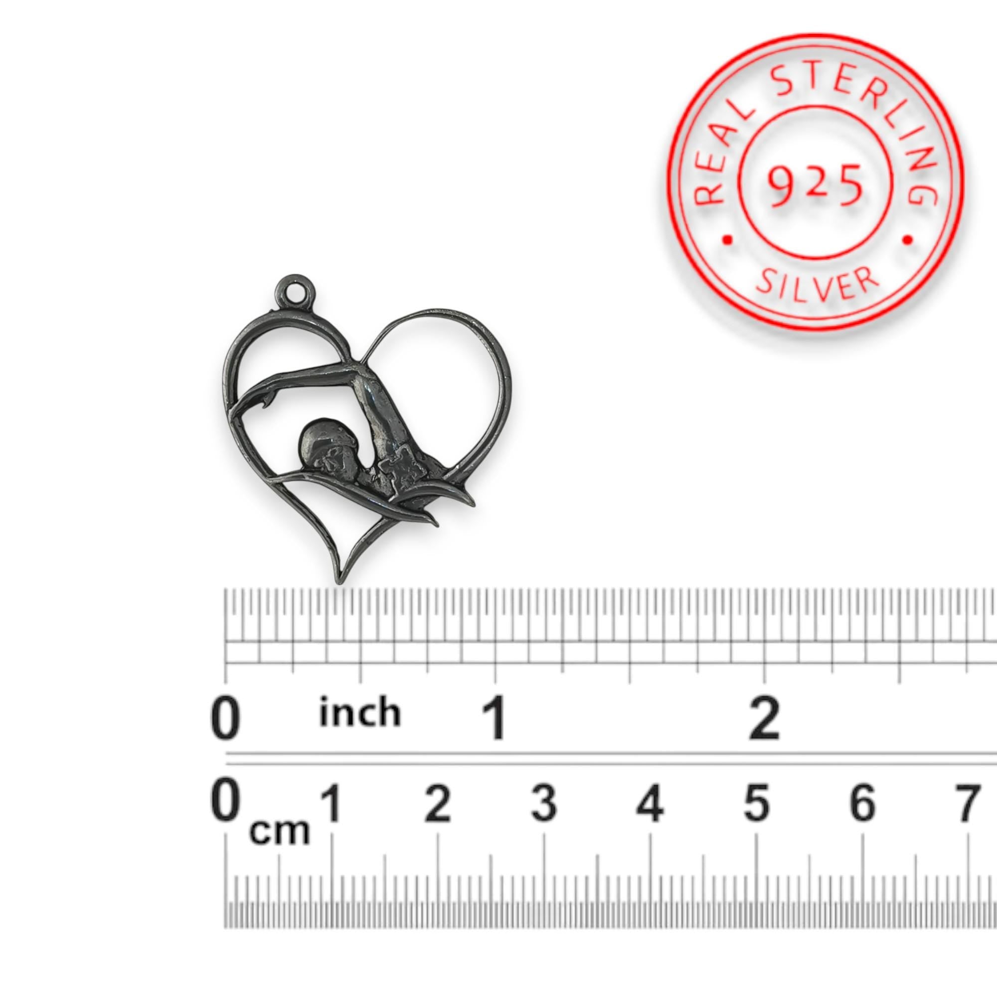 Сребърен медальон 925 плуване – Плувкиня в сърце, оксидирано