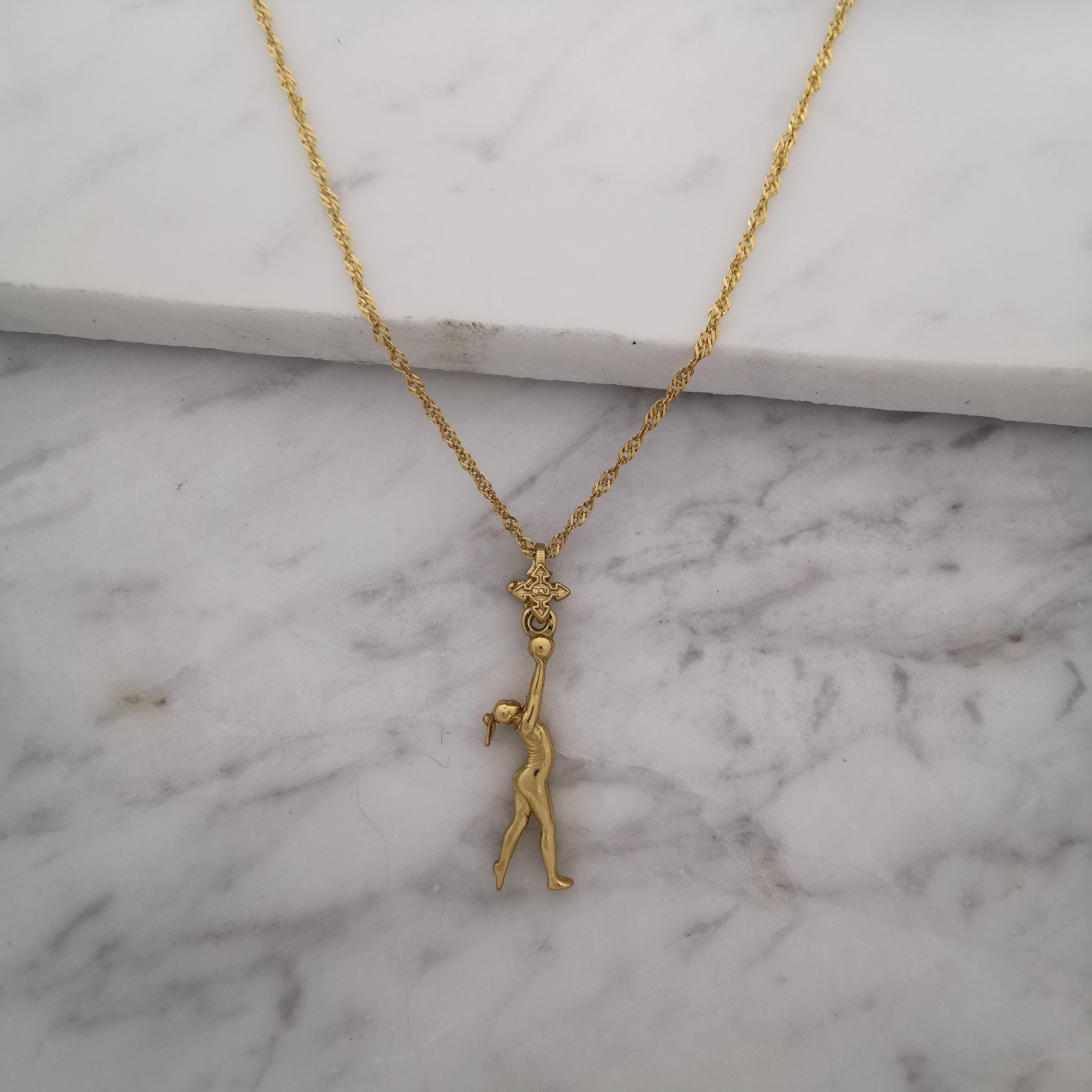 Художествена гимнастика (съчетание с топка) – Дамски спортен медальон от сребро 925 с позлатено покритие – Ръчно изработено спортно бижу – Идеален подарък за жена, фенка на художествената гимнастика – SSJ