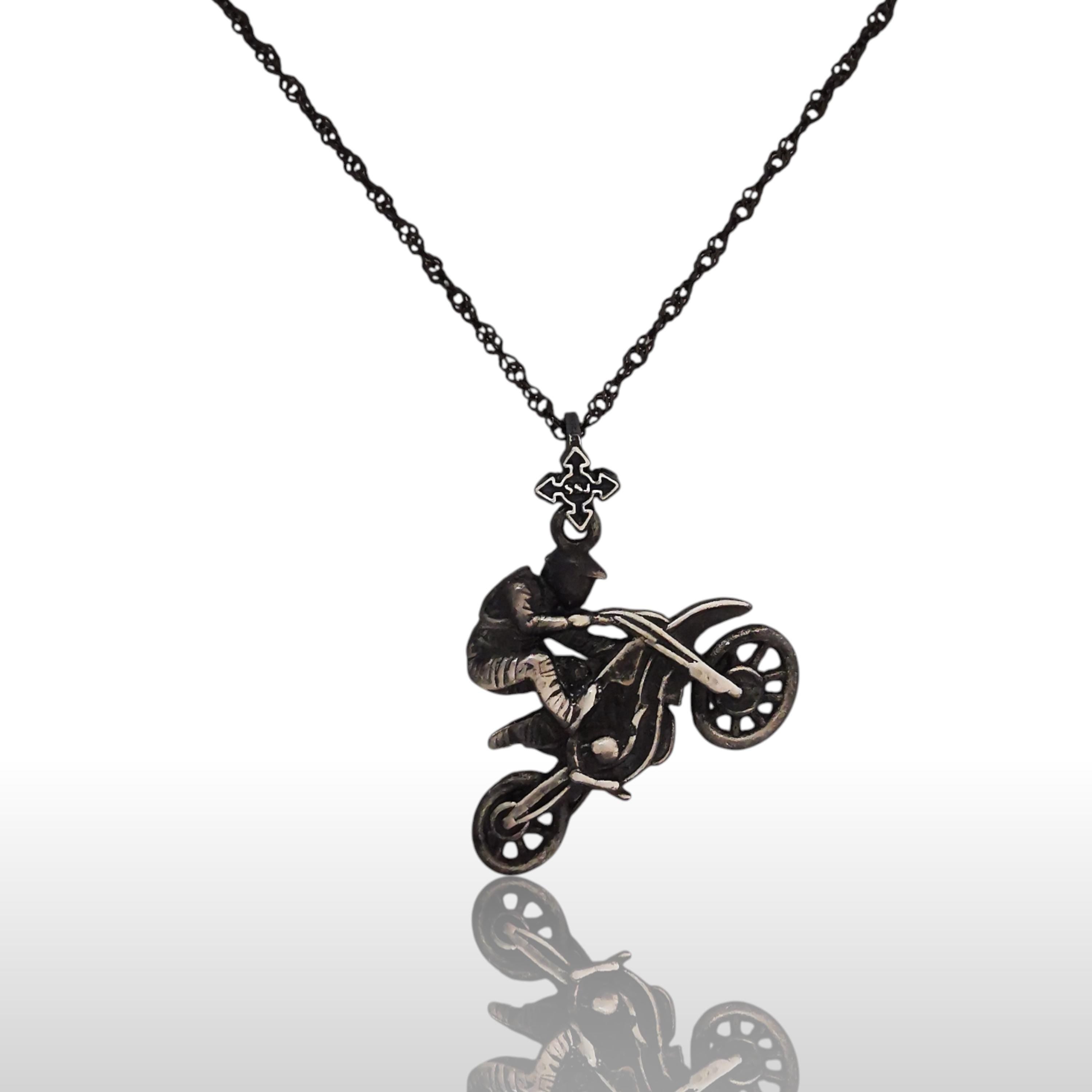 Мотокрос скок – Мъжки спортен медальон от сребро 925 с винтидж покритие – Ръчно изработено спортно бижу – Идеален подарък за мъж, фен на мотокроса – SSJ