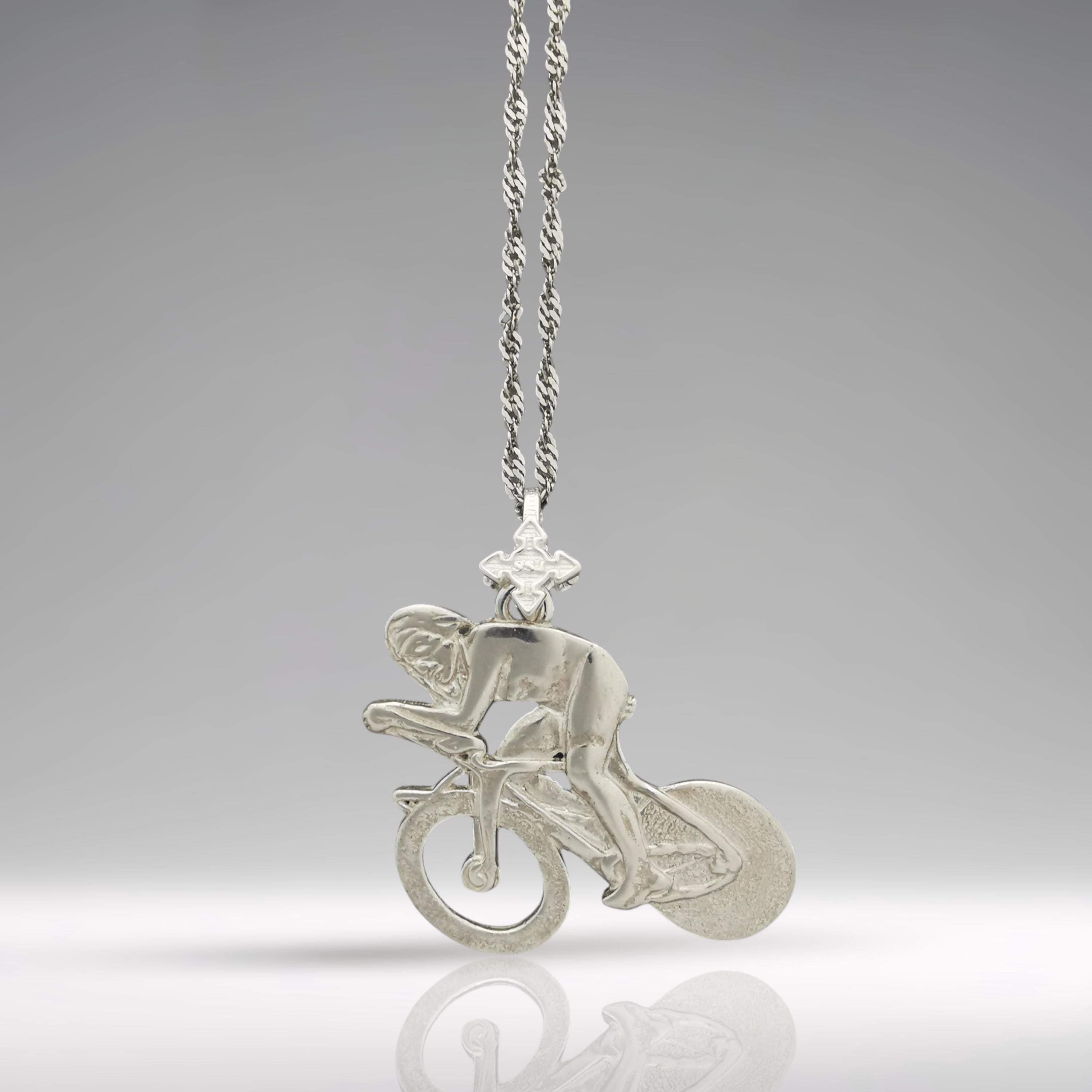 Колоездач – Велосипедист – Пистов състезател – Мъжки спортен медальон от сребро 925 – Ръчно изработено бижу за шосейно и пистово колоездене – SSJ
