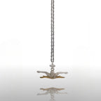 Плуване (Бътерфлай) – Мъжки спортен медальон от сребро 925 с частично позлатено покритие – Ръчно изработено спортно бижу – Идеален подарък за мъж, фен на плуването – SSJ