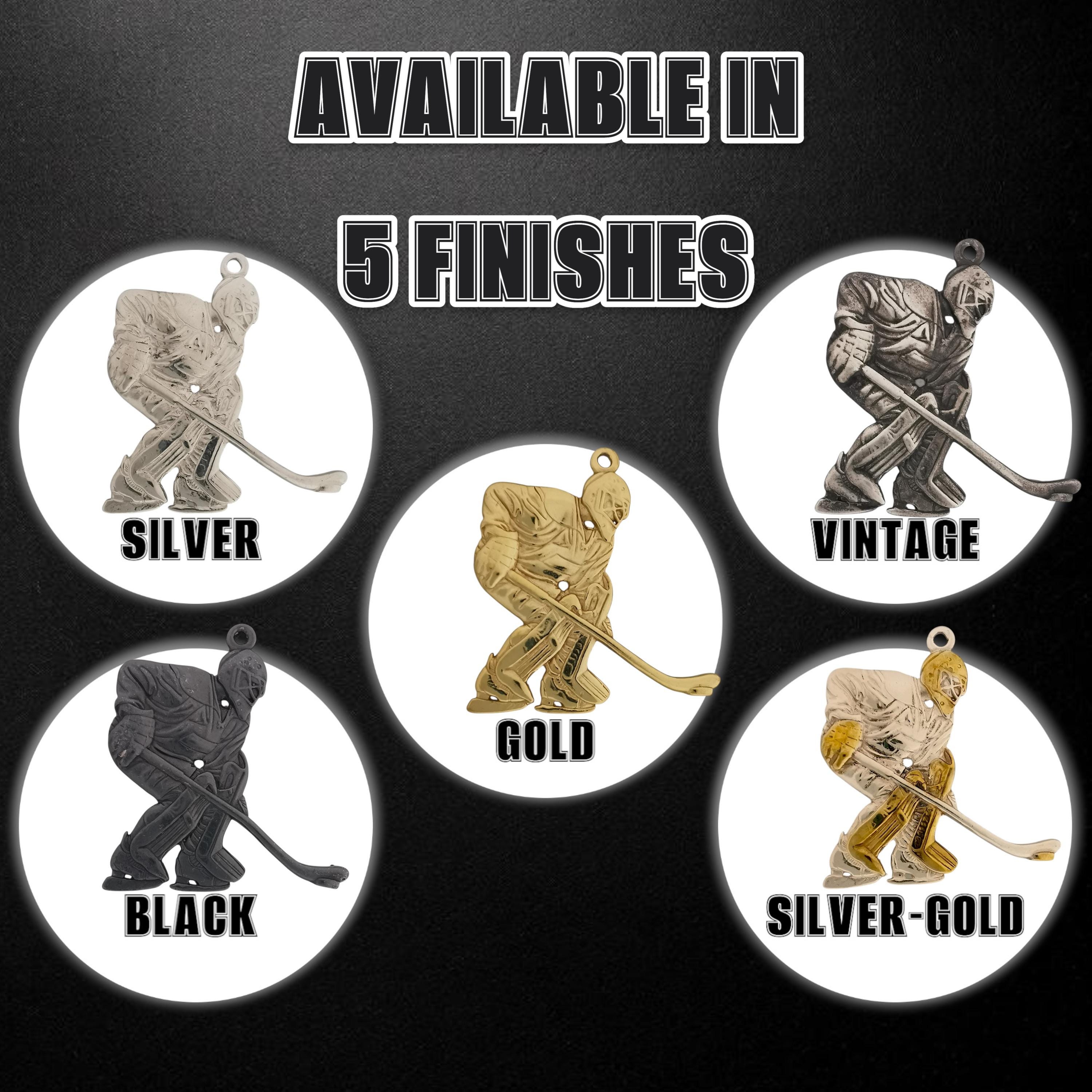 Хокеист (вратар) – Мъжки спортен медальон от сребро 925 с частично позлатено покритие – Ръчно изработено спортно бижу – Идеален подарък за мъж, фен на хокея – SSJ
