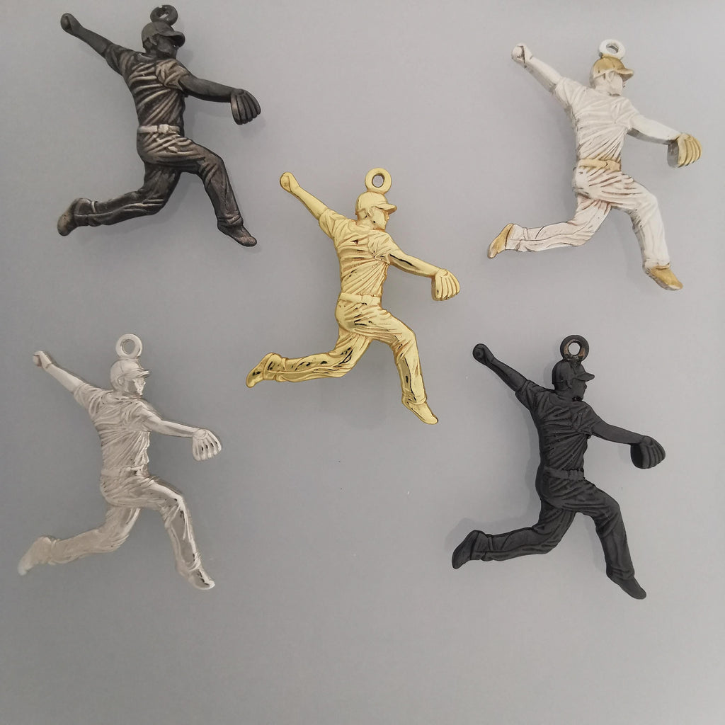 Бейзбол – Мъжки спортен медальон за бейзболист питчър от сребро 925 с позлатено покритие – Ръчно изработено бижу талисман – Идеален подарък за спортисти, треньори и фенове – SSJ