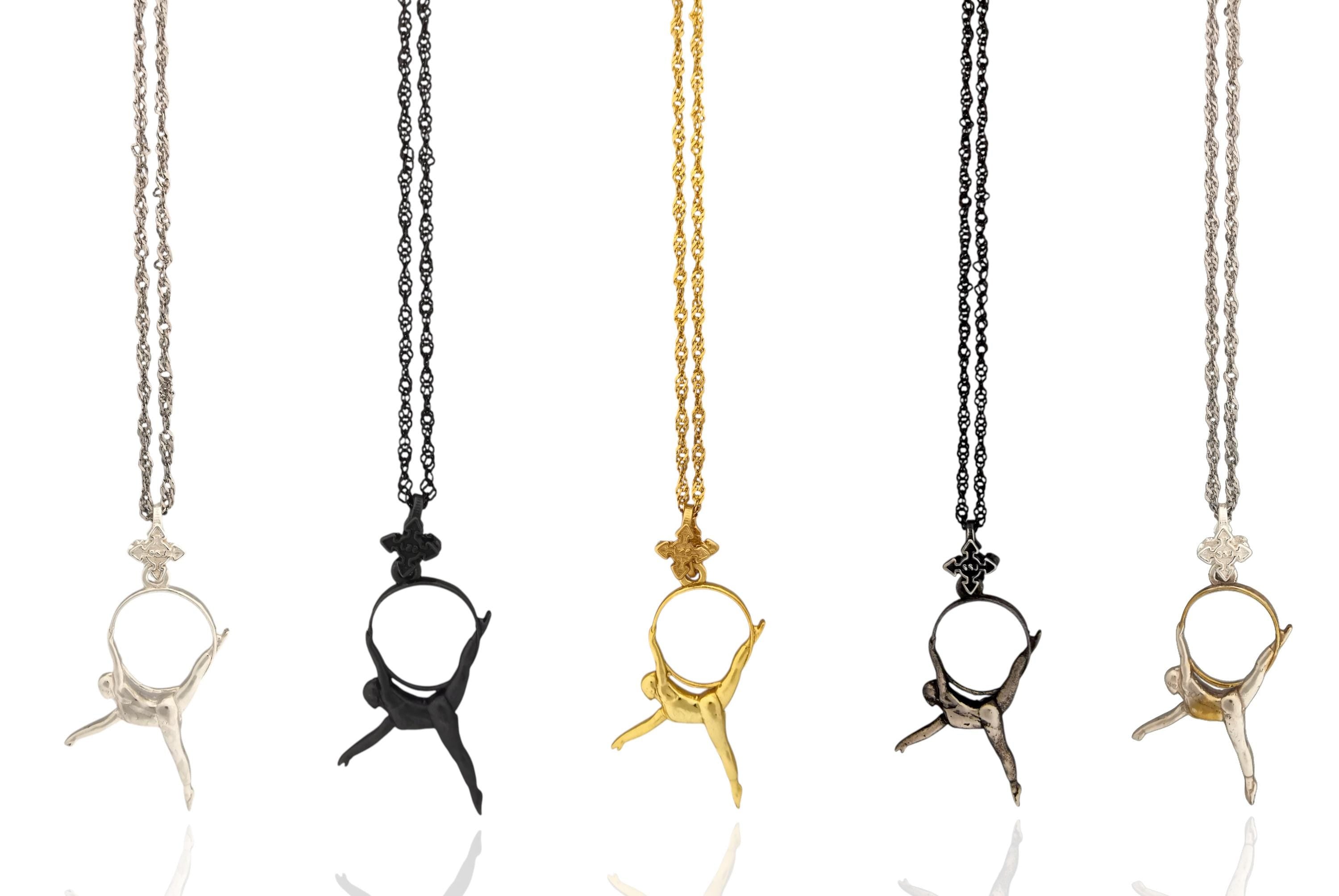 Въздушна акробатика – Женски спортен медальон от сребро 925 с оксидирано покритие – Ръчно изработено бижу талисман за гимнастички и танцьорки – Идеален подарък за спортист, треньор или фен – SSJ