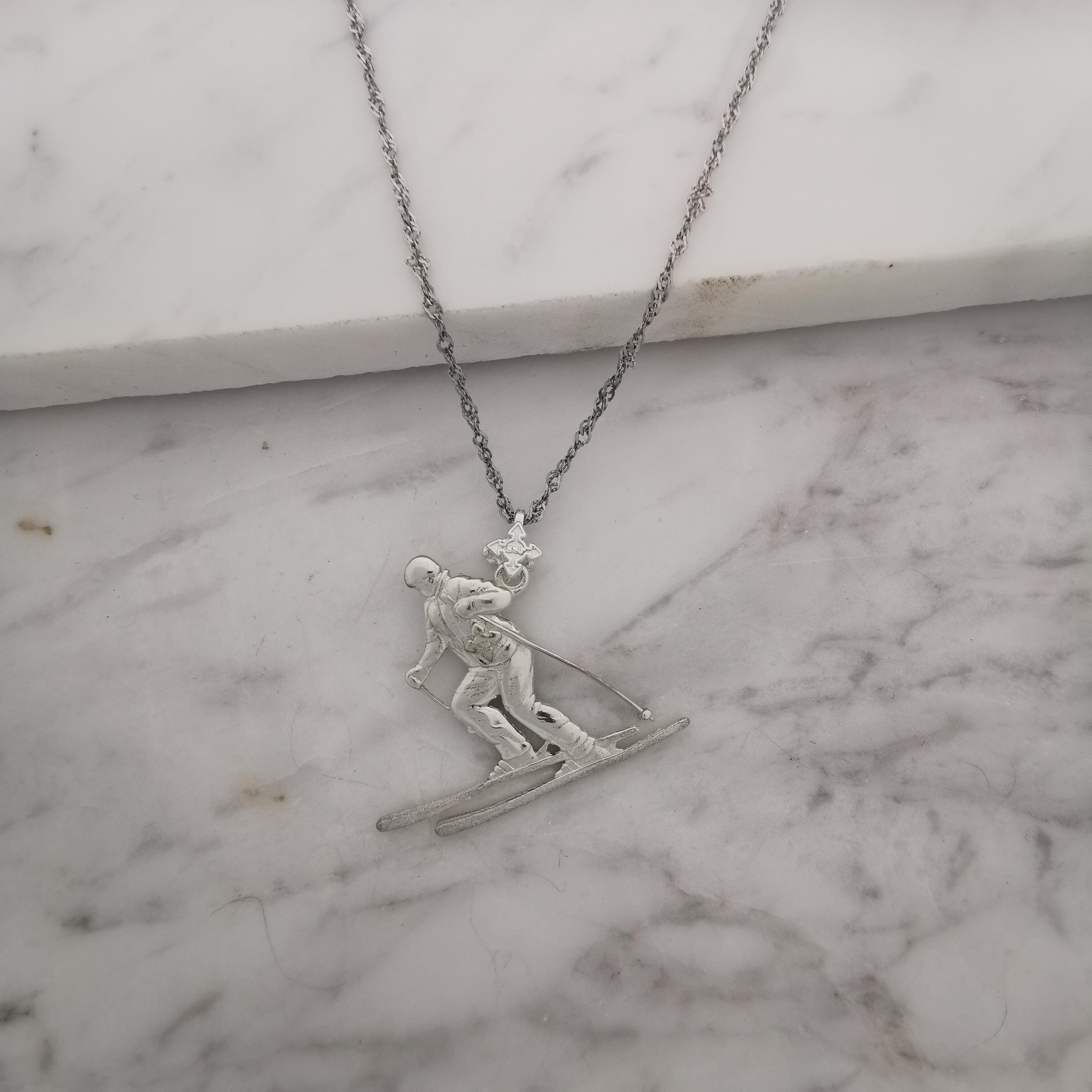 Скиор – Унисекс спортен медальон от класическо сребро 925 – Ръчно изработено спортно бижу – Идеален подарък за фен на зимните спортове – SSJ