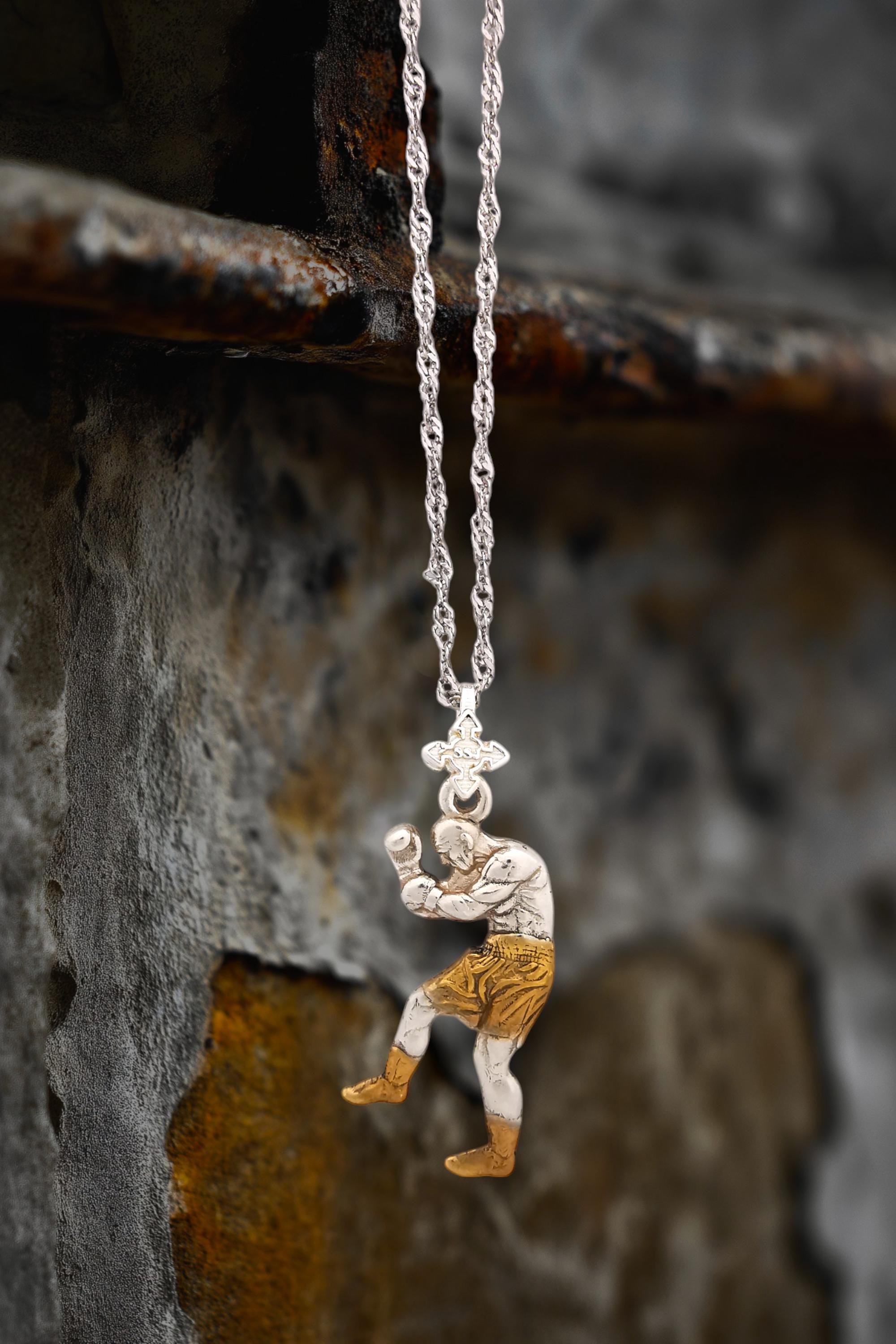 Боксьор – Мъжки спортен медальон за бойци, боксьори и MMA атлети от сребро 925 с частично позлатено покритие – Ръчно изработено бижу талисман за бойни изкуства – SSJ