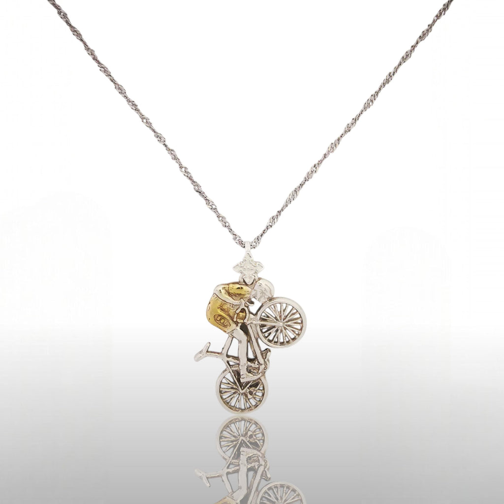 Колоездач – Мъжки спортен медальон от сребро 925 с частично позлатено покритие – Ръчно изработено бижу за шосейно колоездене – Символ на любов и страст към спорта – SSJ