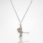 Хокеист – Мъжки спортен медальон от сребро 925 с класическо покритие – Ръчно изработено спортно бижу – Идеален подарък за мъж, фен на хокея – SSJ