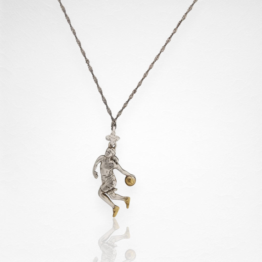 Баскетбол – Женски спортен медальон от сребро 925 с частично позлатено покритие – Ръчно изработено бижу талисман за баскетболистки и фенки на спорта – Идеален подарък за спортист, треньор или почитател – SSJ