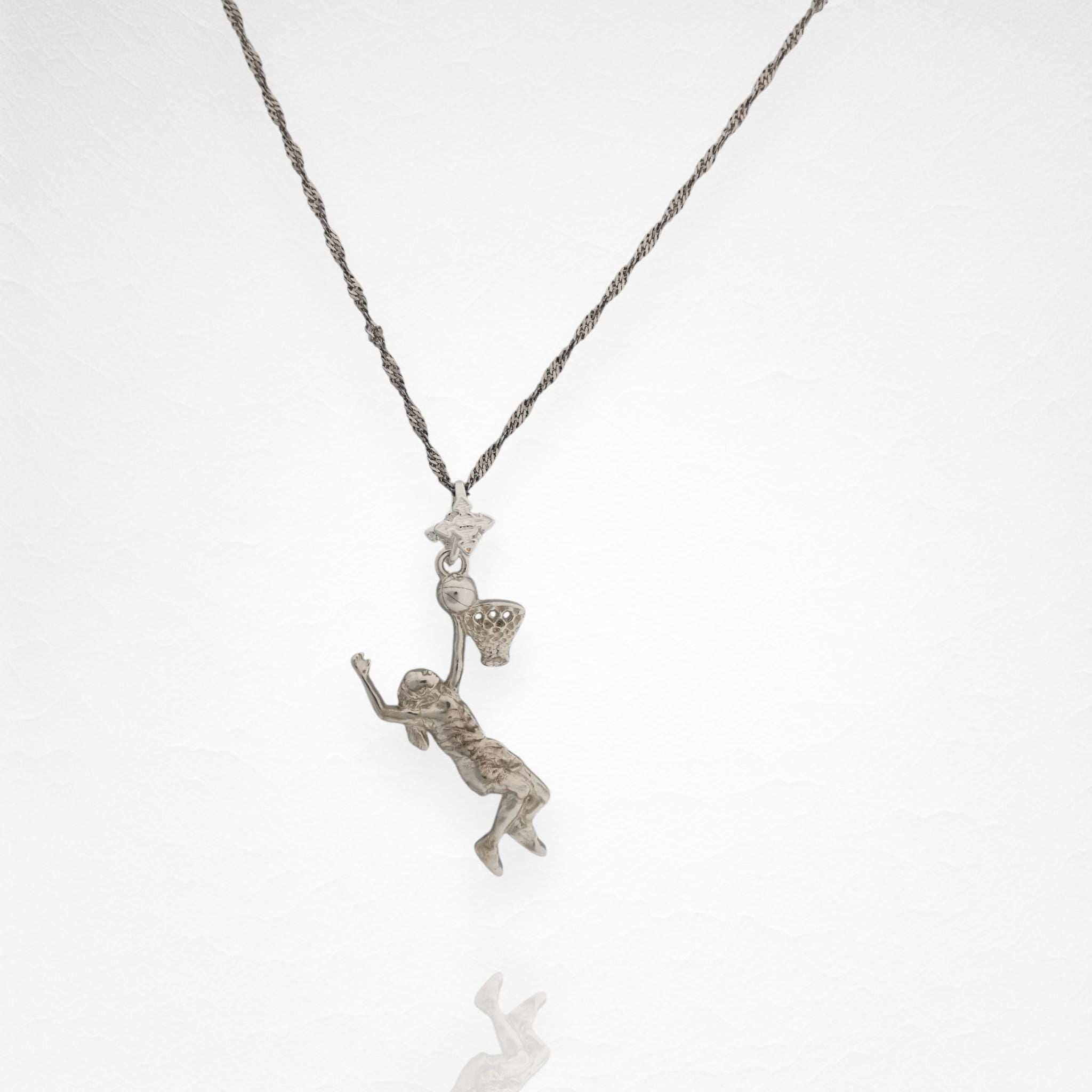 Баскетбол – Женски спортен медальон от сребро 925 с класическо полирано покритие – Ръчно изработено бижу талисман за баскетболистки и фенки на спорта – Идеален подарък за спортист, треньор или почитател – SSJ