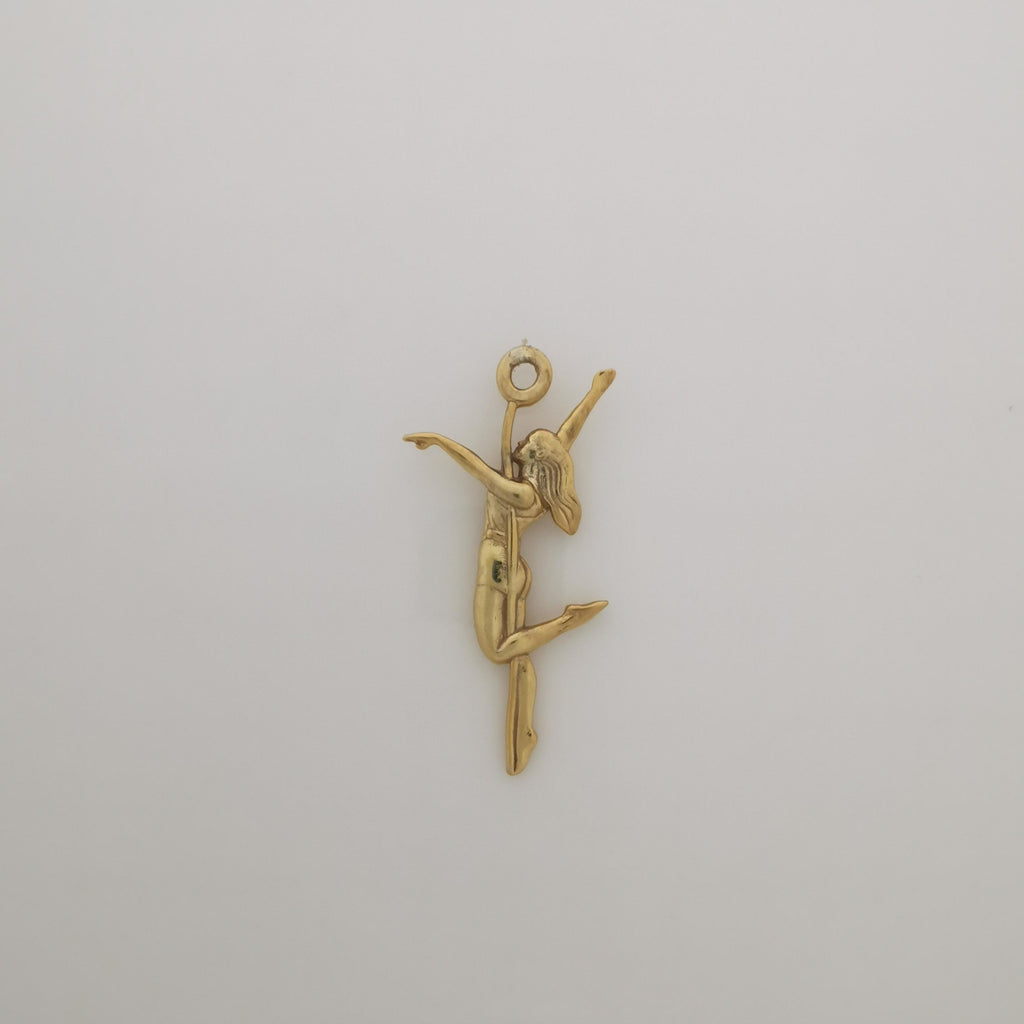 Pole Dance (Танци на пилон) – Дамски спортен медальон от сребро 925 с позлатено покритие – Ръчно изработено спортно бижу – Идеален подарък за жена, фенка на гимнастиката – SSJ