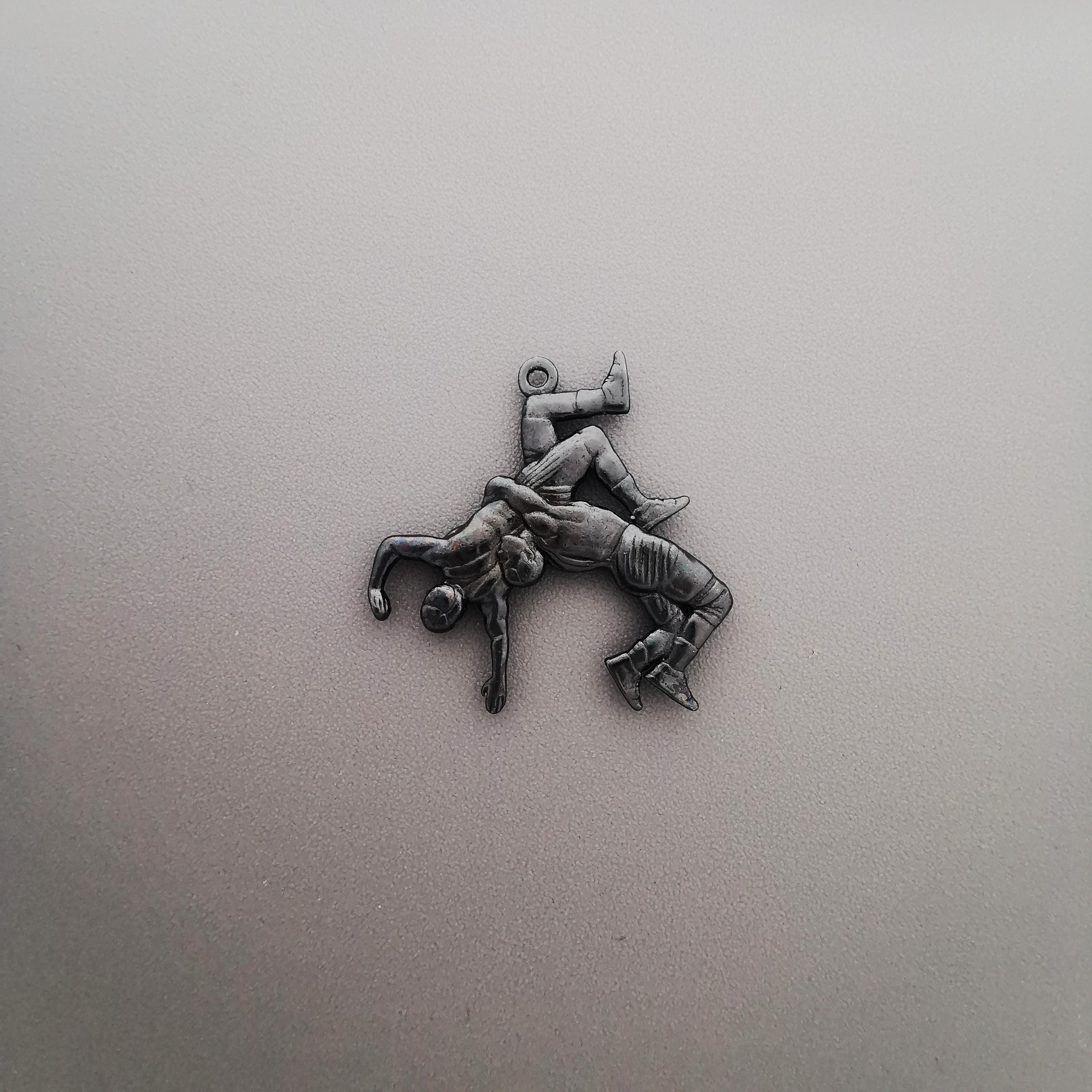 Борба – Мъжки спортен медальон от сребро 925 с оксидирано покритие – Ръчно изработено бижу талисман за борци, треньори и фенове на бойните изкуства – SSJ