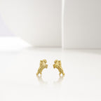 Конен спорт – Дамски обеци с фигура на състезателка – Позлатено покритие – Сребро 925 – Ръчно изработени спортни бижута/талисмани конна езда – Идеален подарък за жена – SSJ