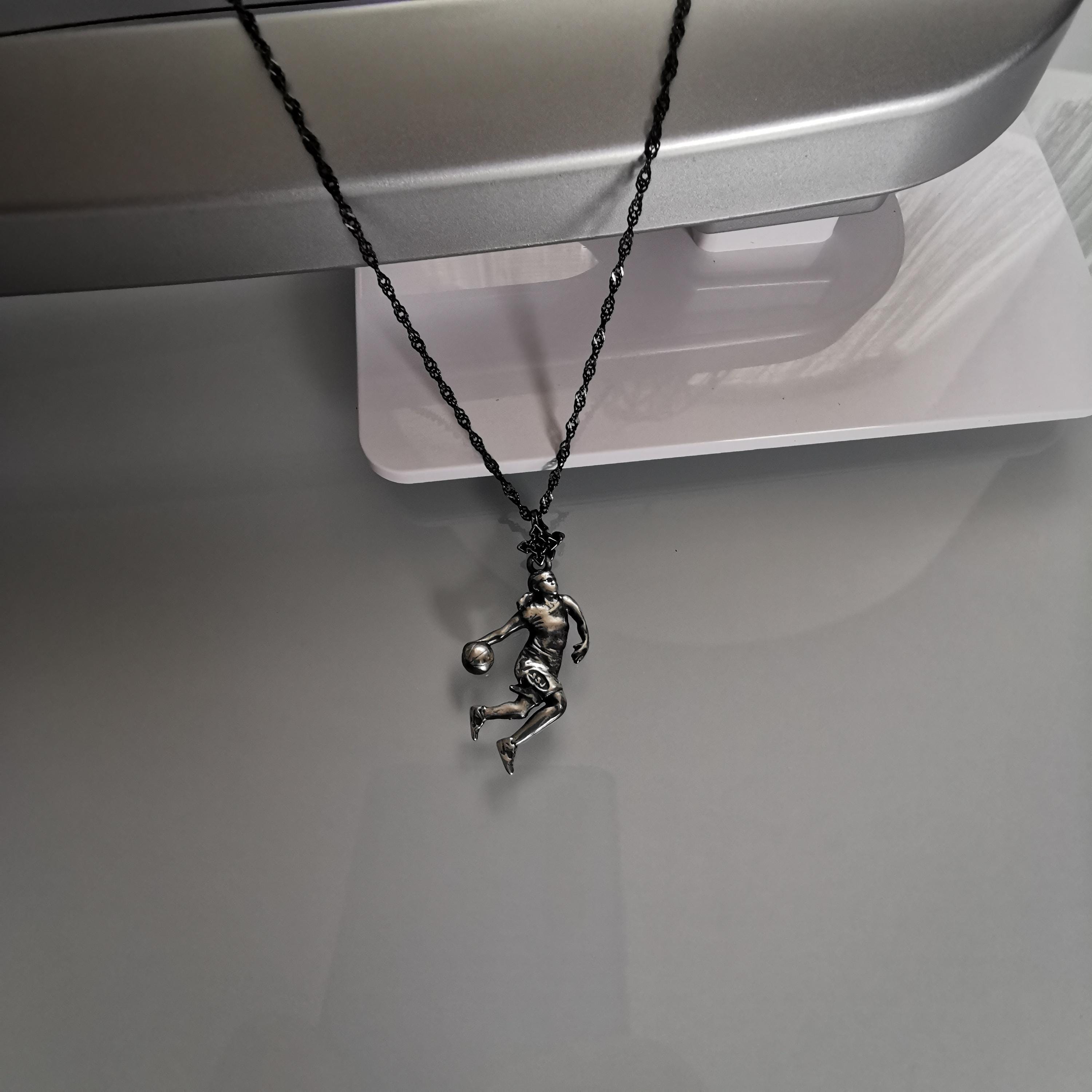 Баскетбол – Женски спортен медальон от сребро 925 с винтидж покритие – Ръчно изработено бижу талисман за баскетболистки и фенки на спорта – Идеален подарък за спортист, треньор или почитател – SSJ