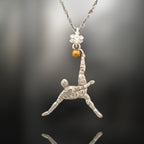 Футболист (задна ножица) – Мъжки спортен медальон от сребро 925 с частично позлатено покритие – Ръчно изработено спортно бижу – Идеален подарък за мъж, фен на футбола – SSJ