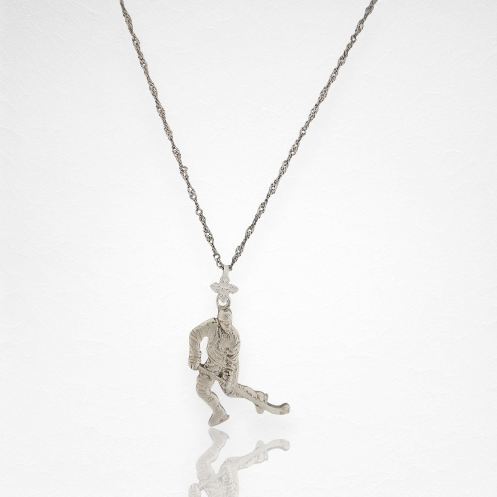 Хокеист (водене на шайба) – Мъжки спортен медальон от сребро 925 с класическо покритие – Ръчно изработено спортно бижу – Идеален подарък за мъж, фен на хокея – SSJ