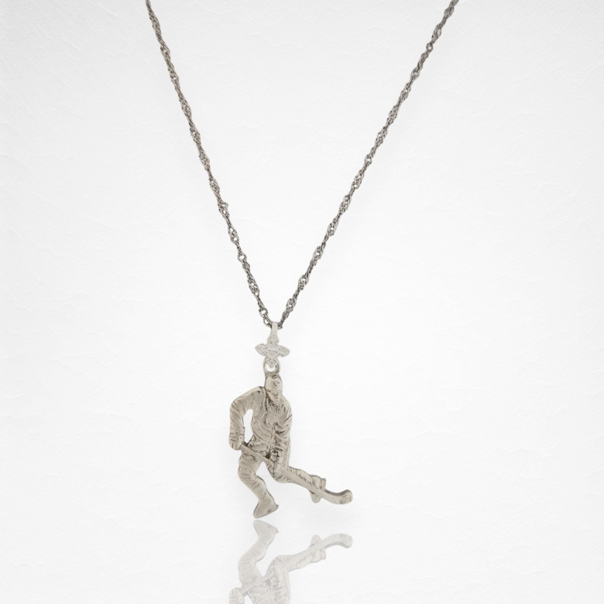 Хокеист (водене на шайба) – Мъжки спортен медальон от сребро 925 с класическо покритие – Ръчно изработено спортно бижу – Идеален подарък за мъж, фен на хокея – SSJ