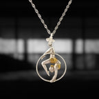 Въздушна акробатика – Женски спортен медальон от сребро 925 с частично позлатено покритие – Ръчно изработено бижу талисман за гимнастички и артистки – Идеален подарък за спортист, треньор или фен – SSJ