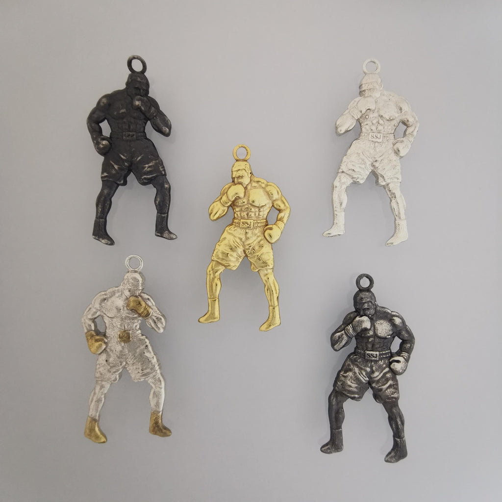 Боксьор – Мъжки спортен медальон за бойци, боксьори и MMA атлети от сребро 925 с частично позлатено покритие – Ръчно изработено бижу талисман за бойни изкуства – SSJ