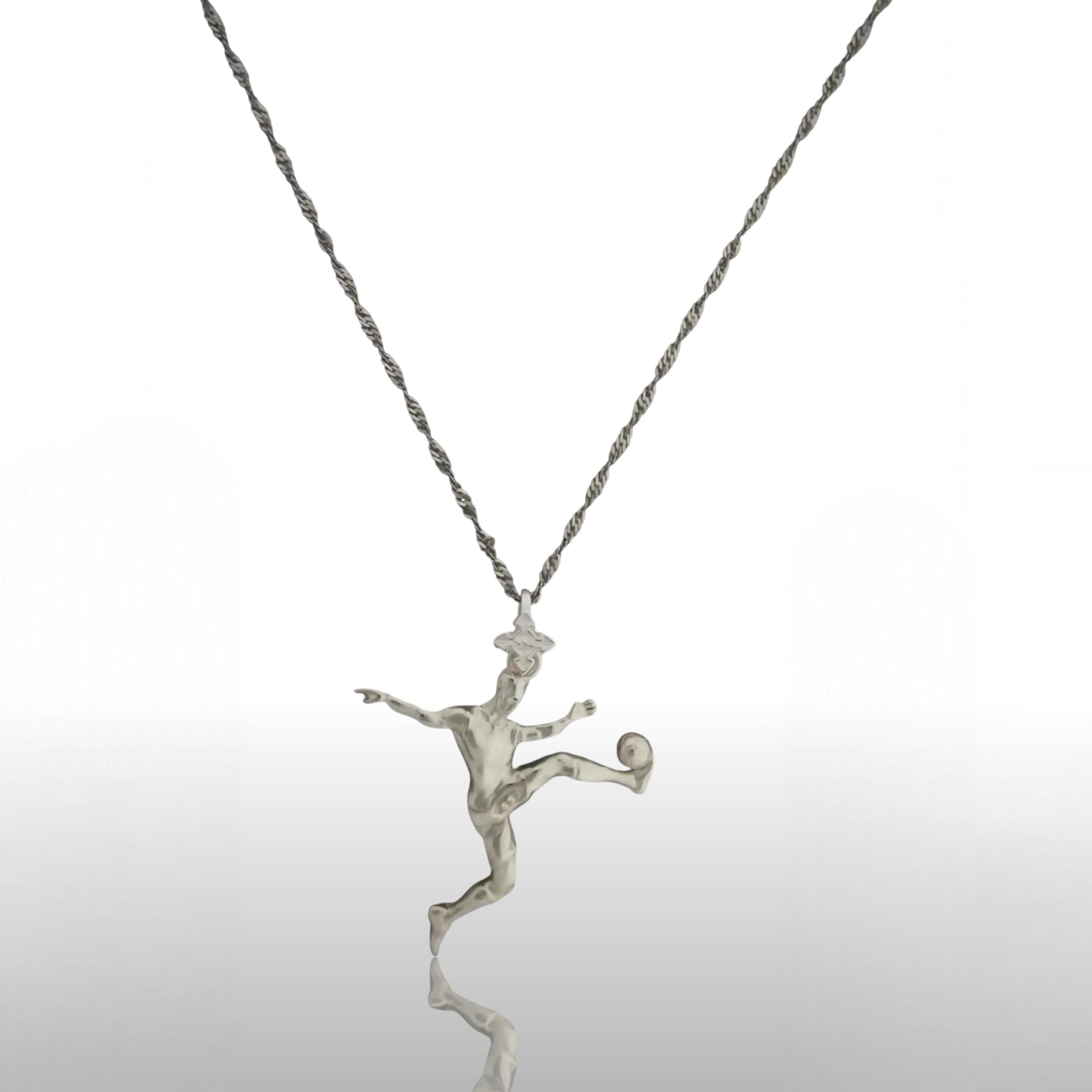 Футболист (воле) – Мъжки спортен медальон от сребро 925 с класическо покритие – Ръчно изработено спортно бижу – Идеален подарък за мъж, фен на футбола – SSJ