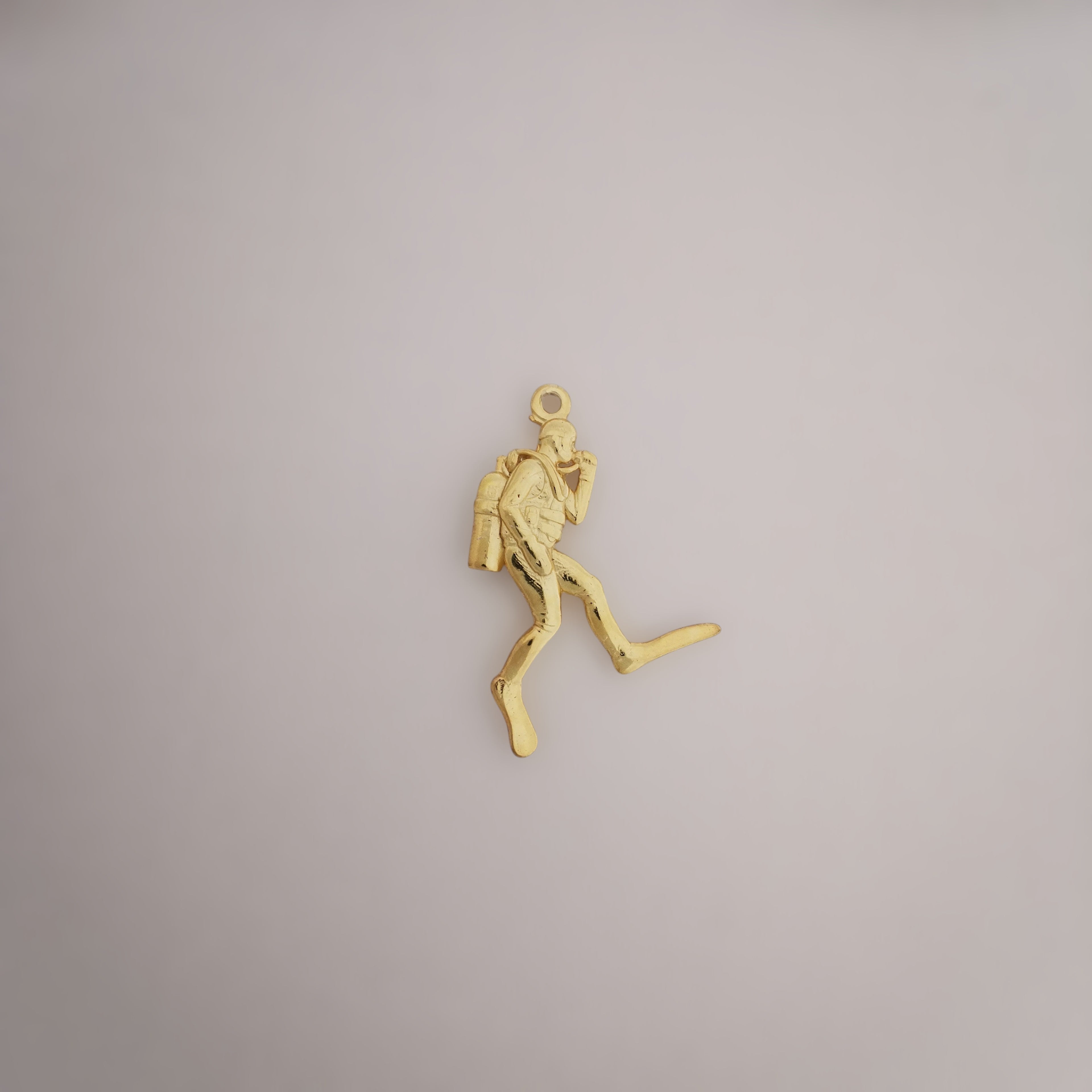 Гмуркач – Мъжки медальон Водолаз от сребро 925 с позлатено покритие – Ръчно изработено бижу Дайвинг за любители на морето и подводните спортове – SSJ