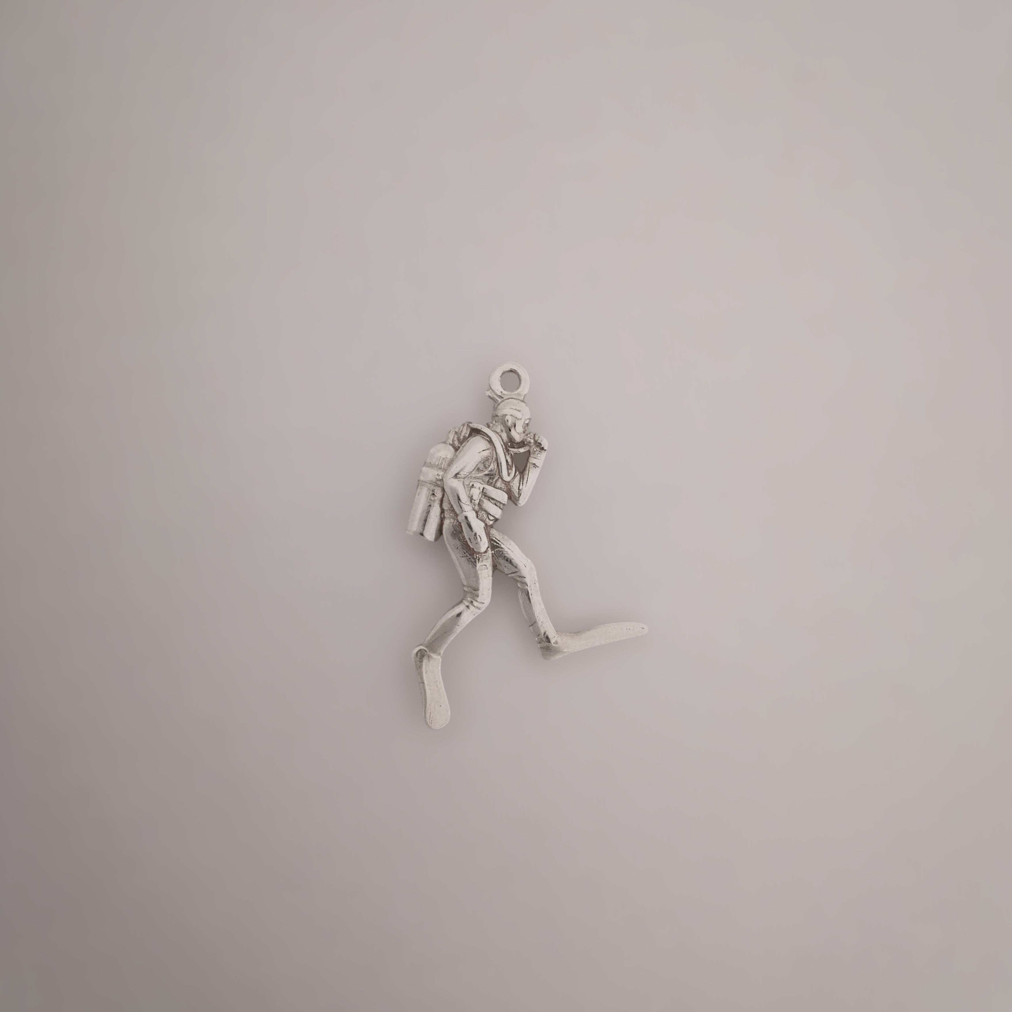 Гмуркач – Мъжки медальон Водолаз от сребро 925 с позлатено покритие – Ръчно изработено бижу Дайвинг за любители на морето и подводните спортове – SSJ