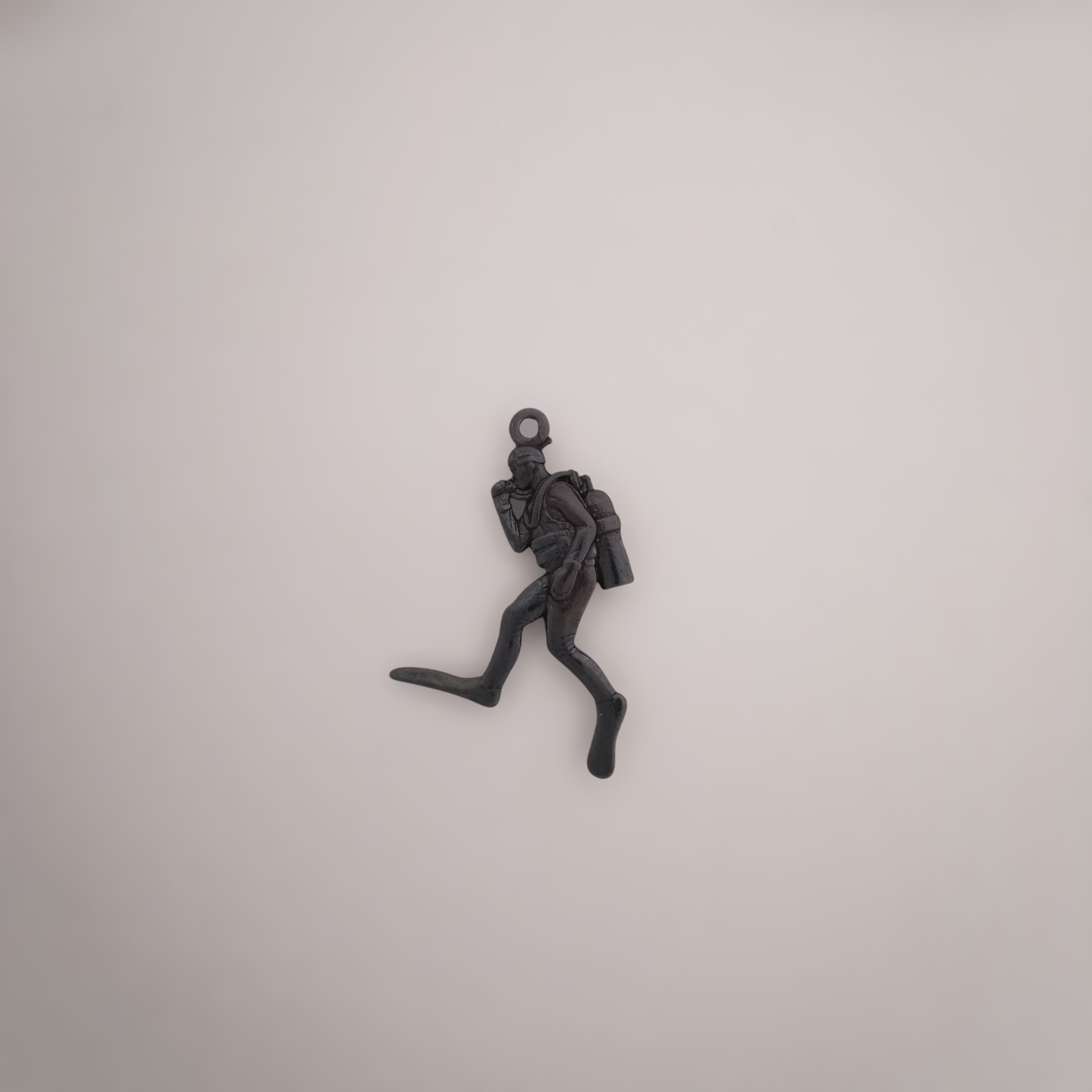 Водолаз – Мъжки медальон Гмуркач от сребро 925 – Ръчно изработено бижу Дайвинг за любители на морето и подводните приключения – SSJ