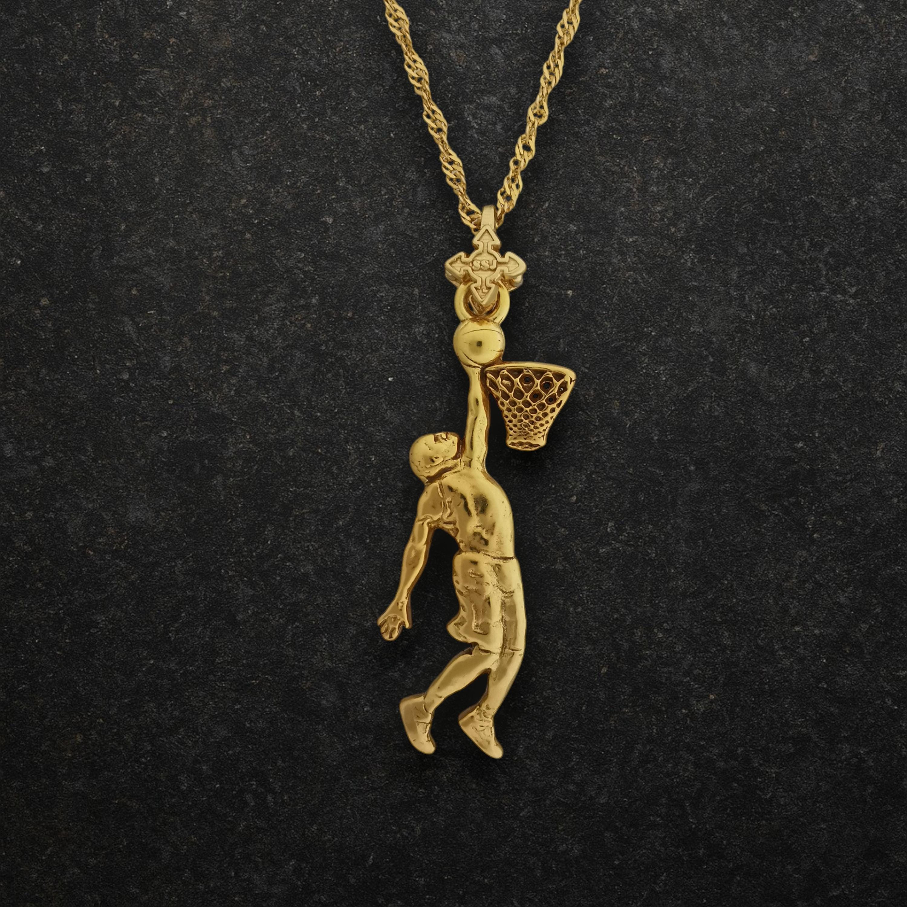 Баскетбол – Мъжки спортен медальон от сребро 925 с позлатено покритие – Ръчно изработено бижу талисман за баскетболисти и фенове – Идеален подарък за спортист или треньор – SSJ