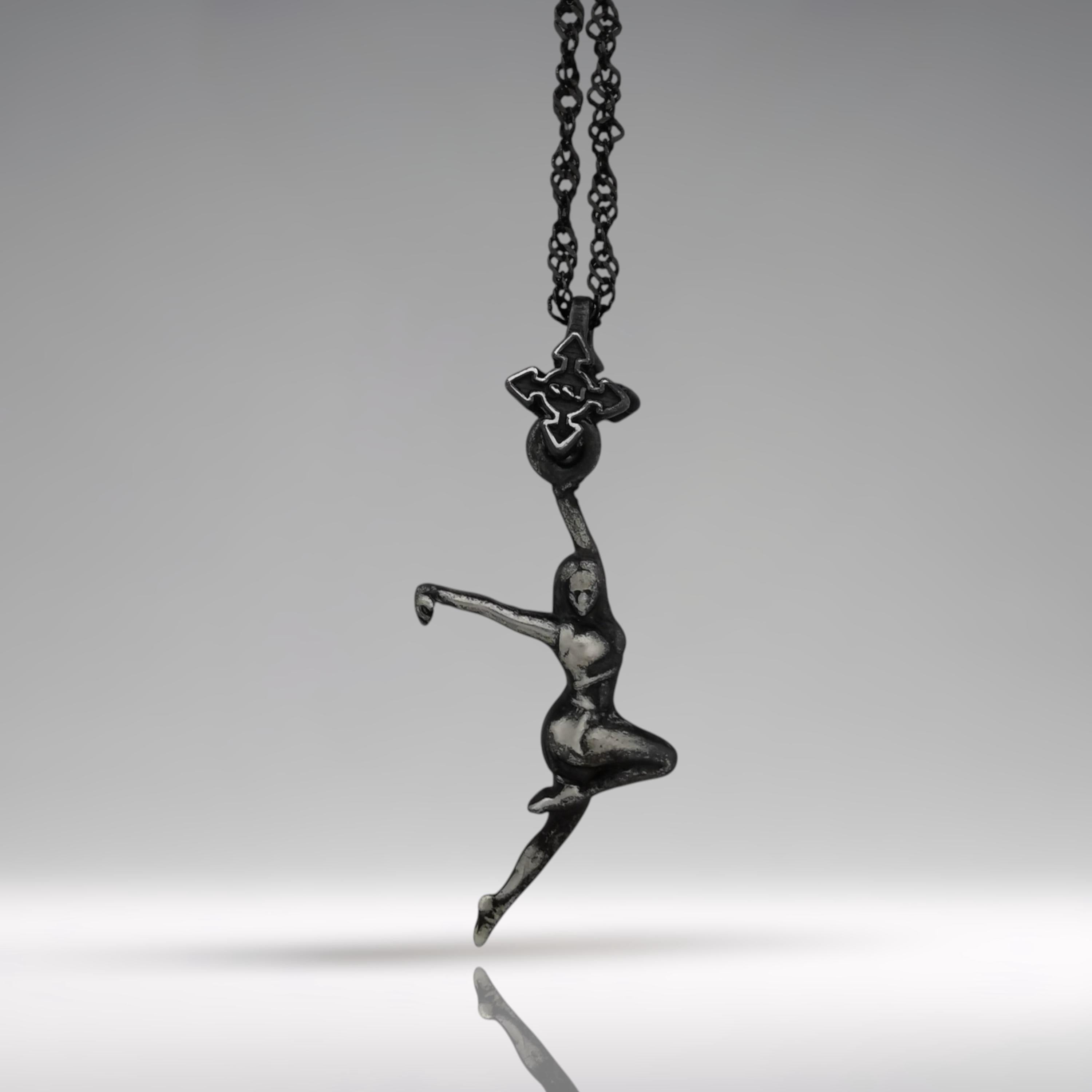 Танцьорка – Дамски спортен медальон от сребро 925 с винтидж покритие – Ръчно изработено спортно бижу – Идеален подарък за жена, фенка на спортните танци – SSJ