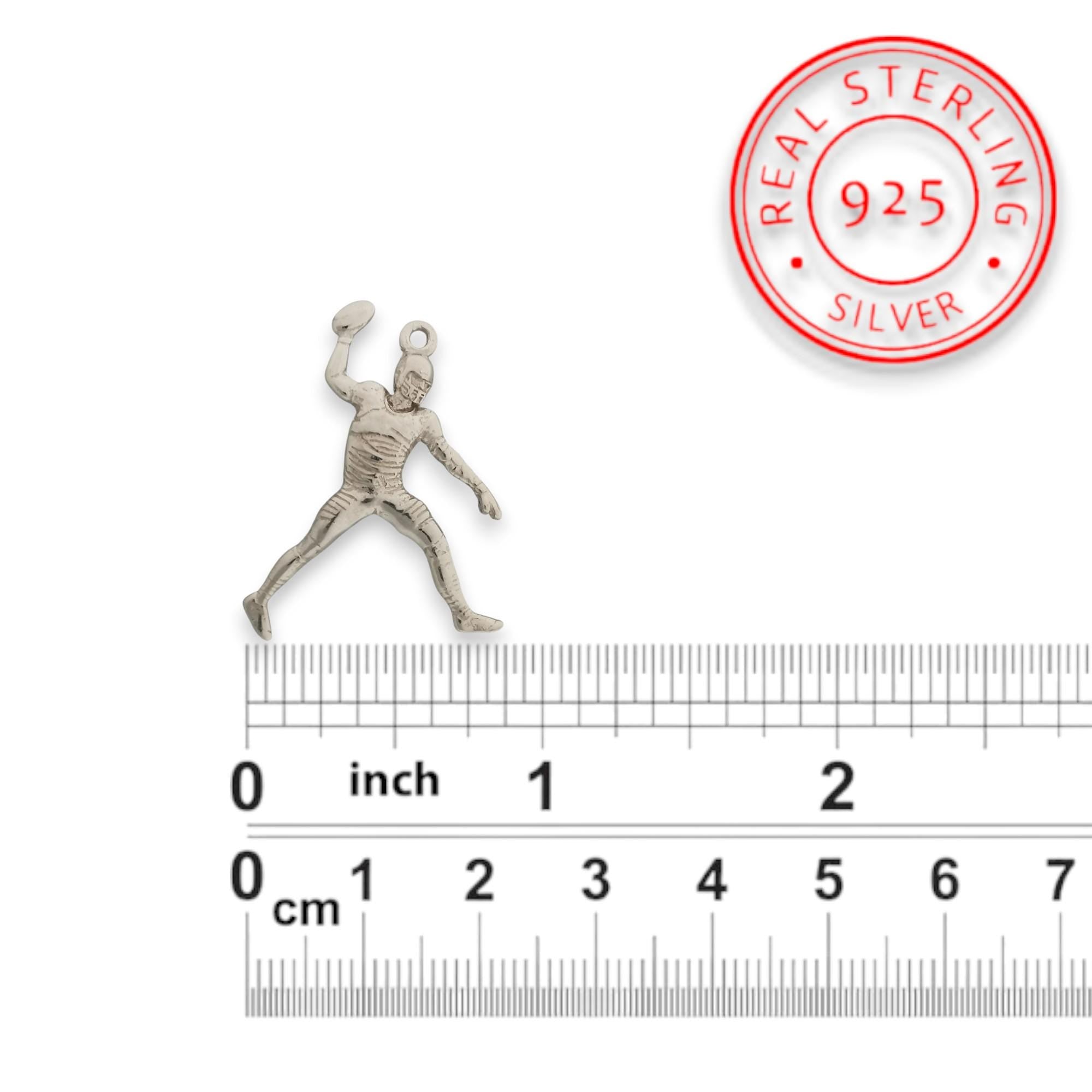 Американски футбол – Мъжки спортен медальон от сребро 925 с класическо полирано покритие – Ръчно изработено бижу талисман за спортисти и фенове – Идеален подарък за играч, треньор или почитател – SSJ