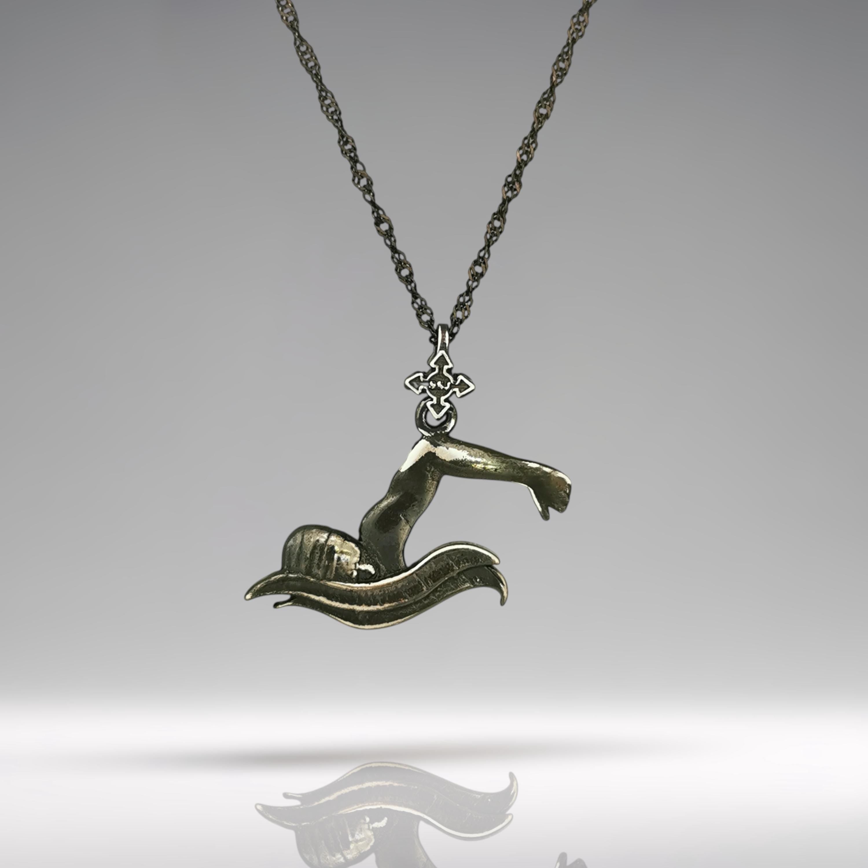 Vintage-style breaststroke pendant in patinated 925 sterling silver — a bold and meaningful piece crafted for men and boys who thrive in the water.

The design shows a male swimmer in the middle of a powerful breaststroke glide — composed, driven, and precise. The antique finish brings nostalgic charm and depth, perfect for swim enthusiasts who honor tradition and discipline. A timeless symbol of training, performance, and aquatic confidence.