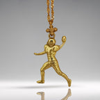 Американски футбол – Мъжки спортен медальон от сребро 925 с позлатено покритие – Ръчно изработено бижу талисман за спортисти и фенове – Идеален подарък за играч, треньор или почитател – SSJ