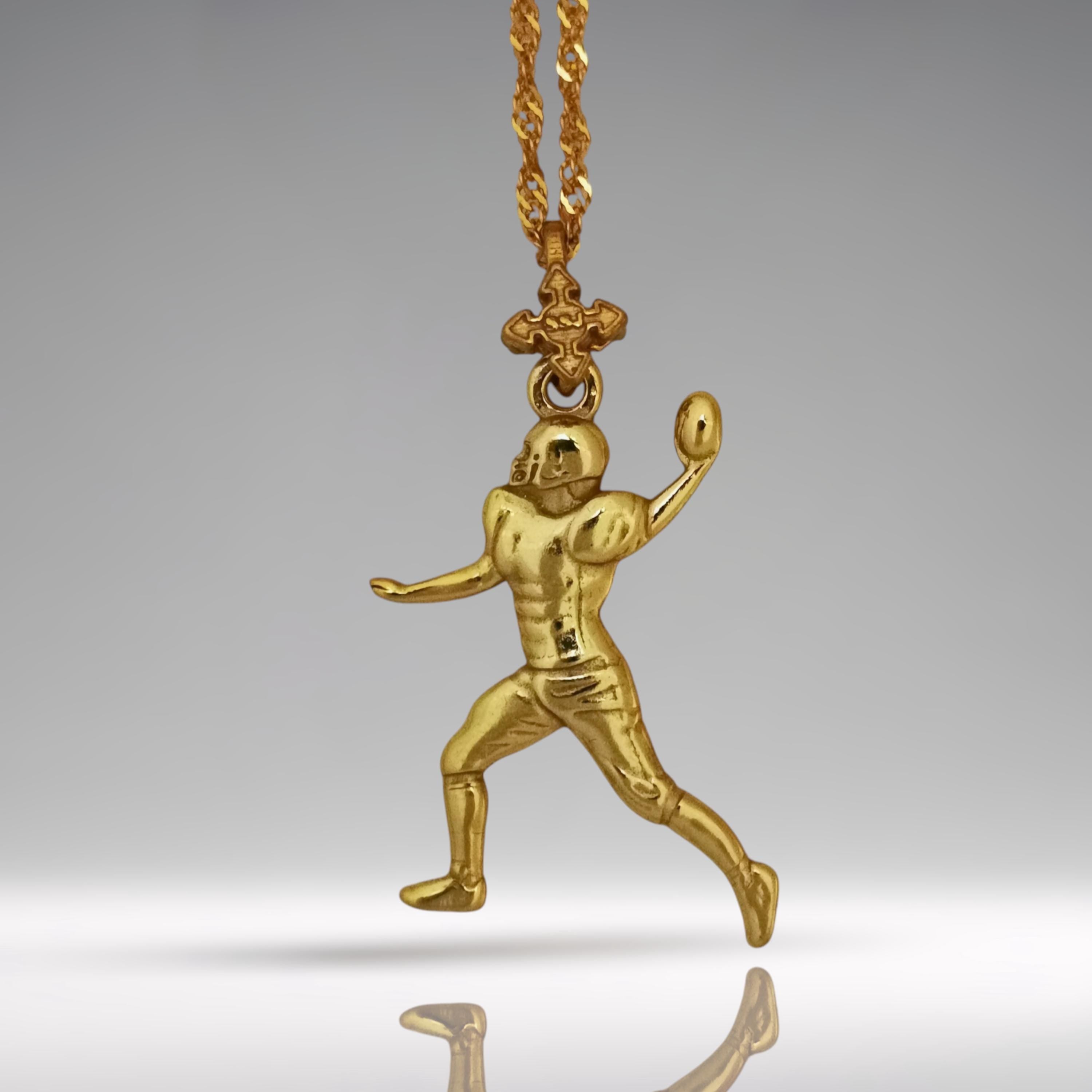 Американски футбол – Мъжки спортен медальон от сребро 925 с позлатено покритие – Ръчно изработено бижу талисман за спортисти и фенове – Идеален подарък за играч, треньор или почитател – SSJ