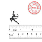 Художествена гимнастика (съчетание с лента) – Дамски спортен медальон от сребро 925 с оксидирано покритие – Ръчно изработено спортно бижу – Идеален подарък за жена, фенка на художествената гимнастика – SSJ