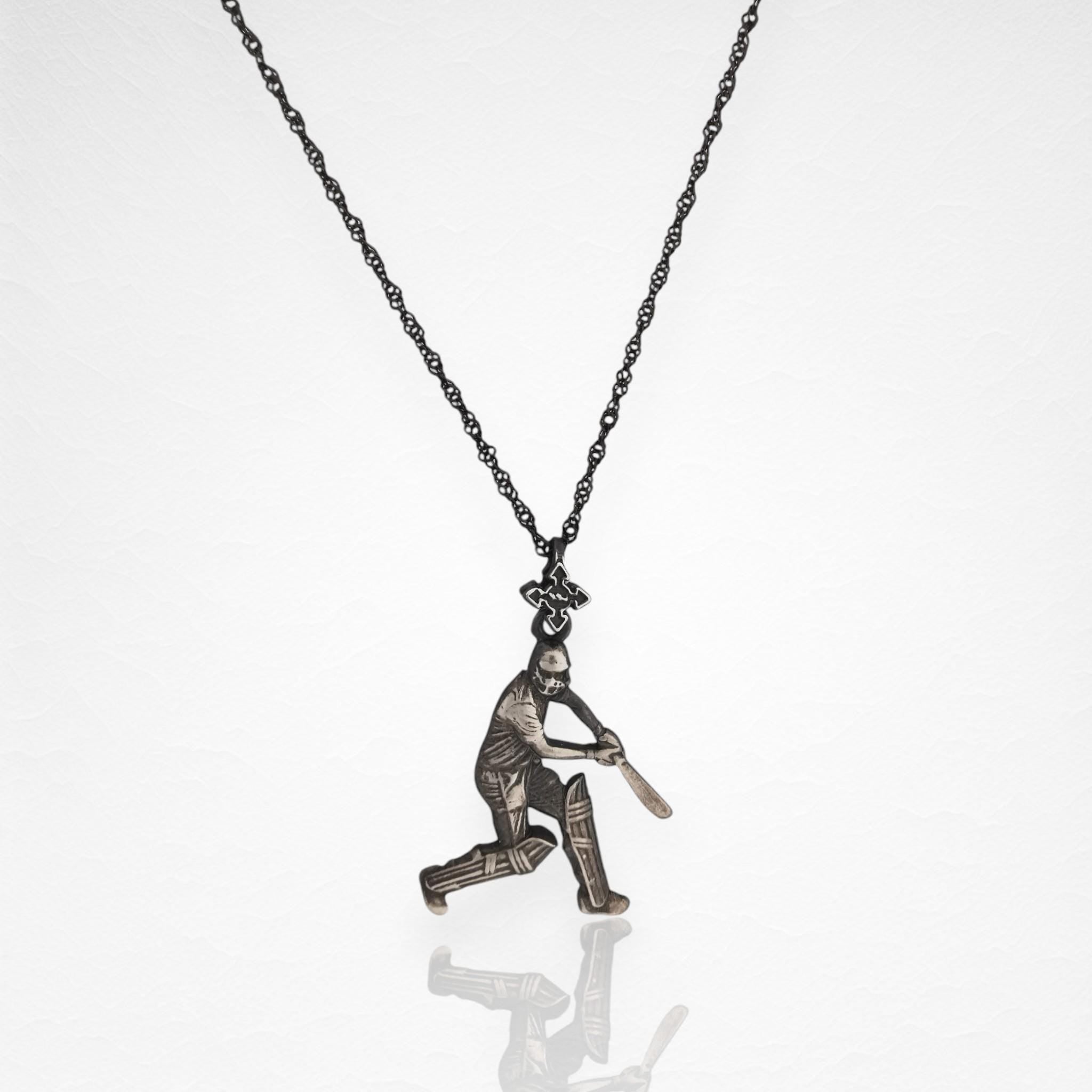 Крикет – Мъжки спортен медальон с винтидж покритие – Сребро 925 – Ръчно изработено спортно бижу/талисман – Идеален подарък за спортист – SSJ